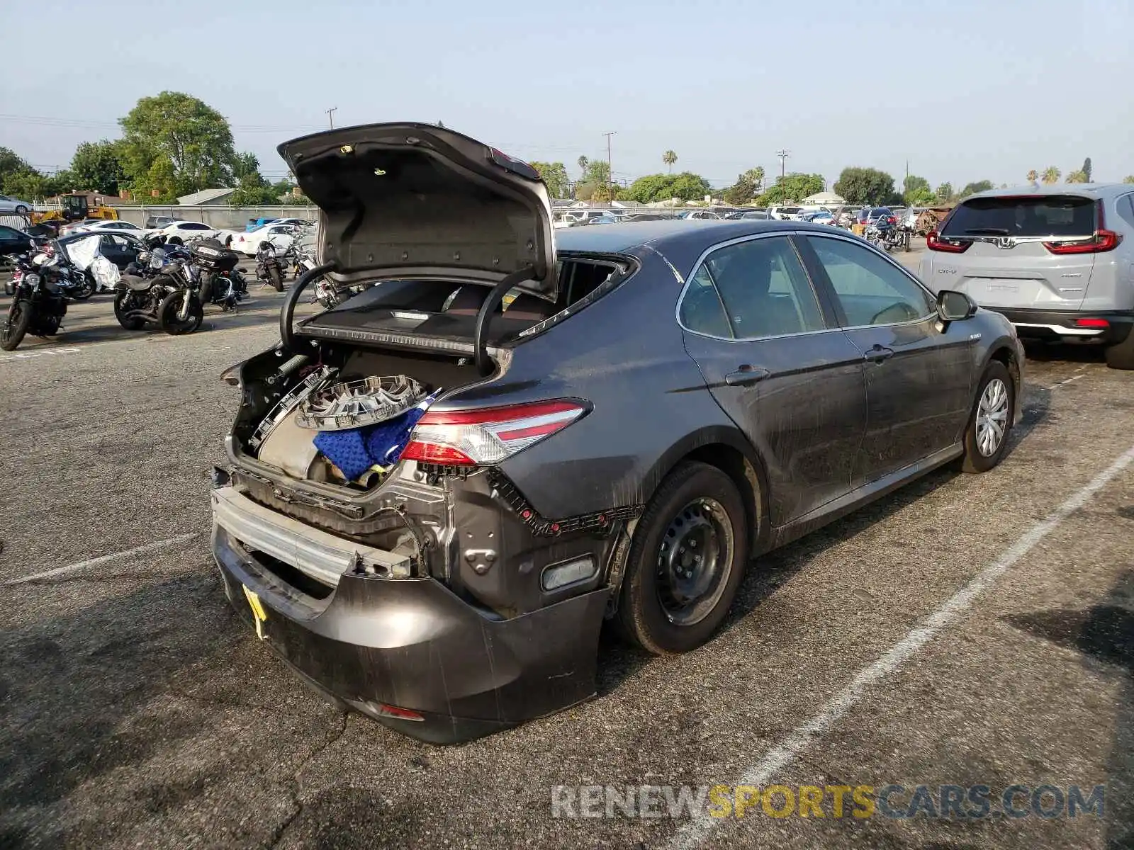 4 Photograph of a damaged car 4T1C31AK6LU541315 TOYOTA CAMRY 2020