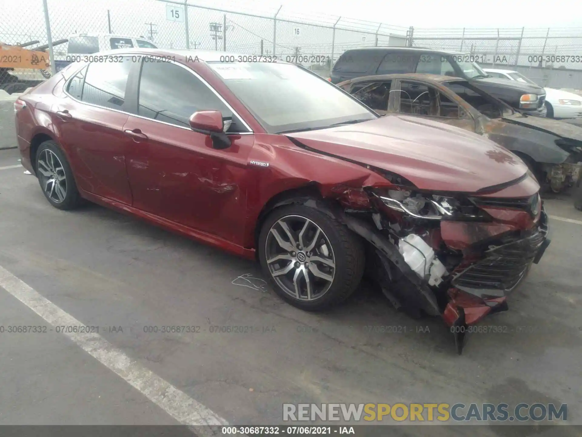 1 Photograph of a damaged car 4T1C31AK7LU019275 TOYOTA CAMRY 2020