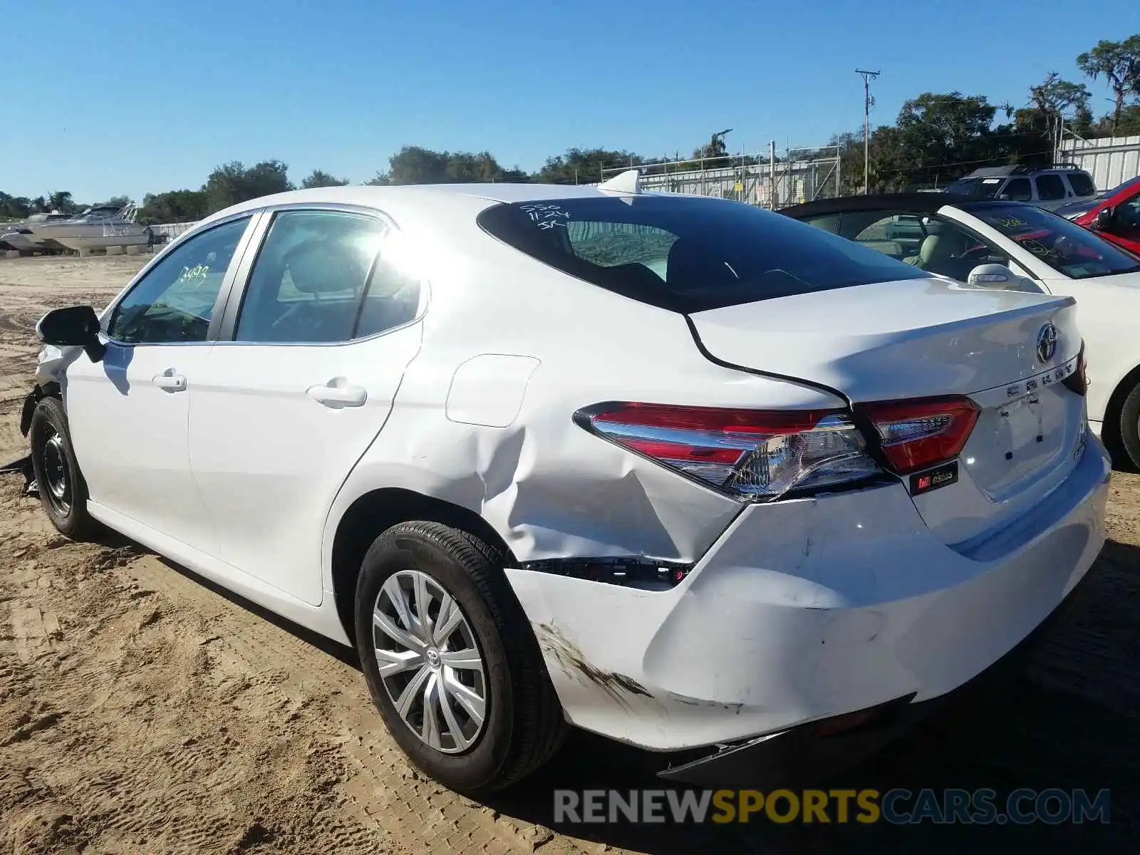 3 Photograph of a damaged car 4T1C31AK7LU520229 TOYOTA CAMRY 2020