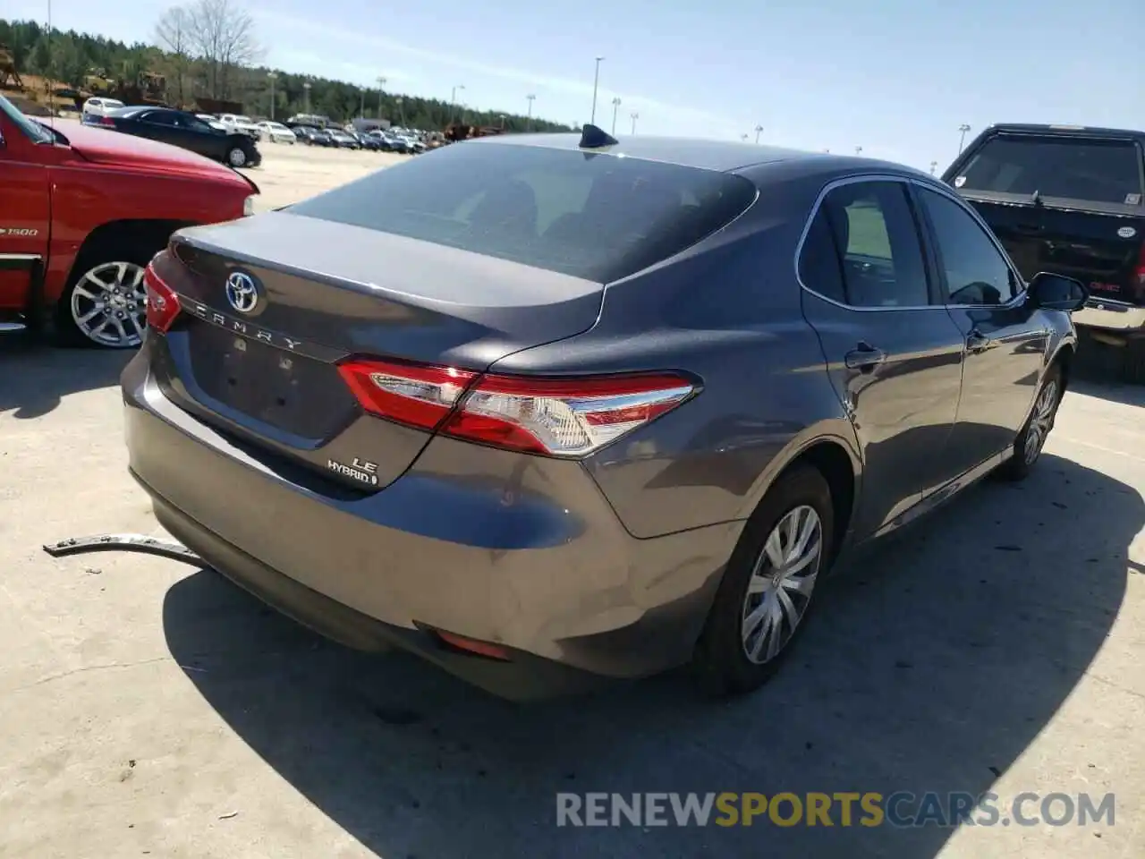 4 Photograph of a damaged car 4T1C31AK7LU520778 TOYOTA CAMRY 2020