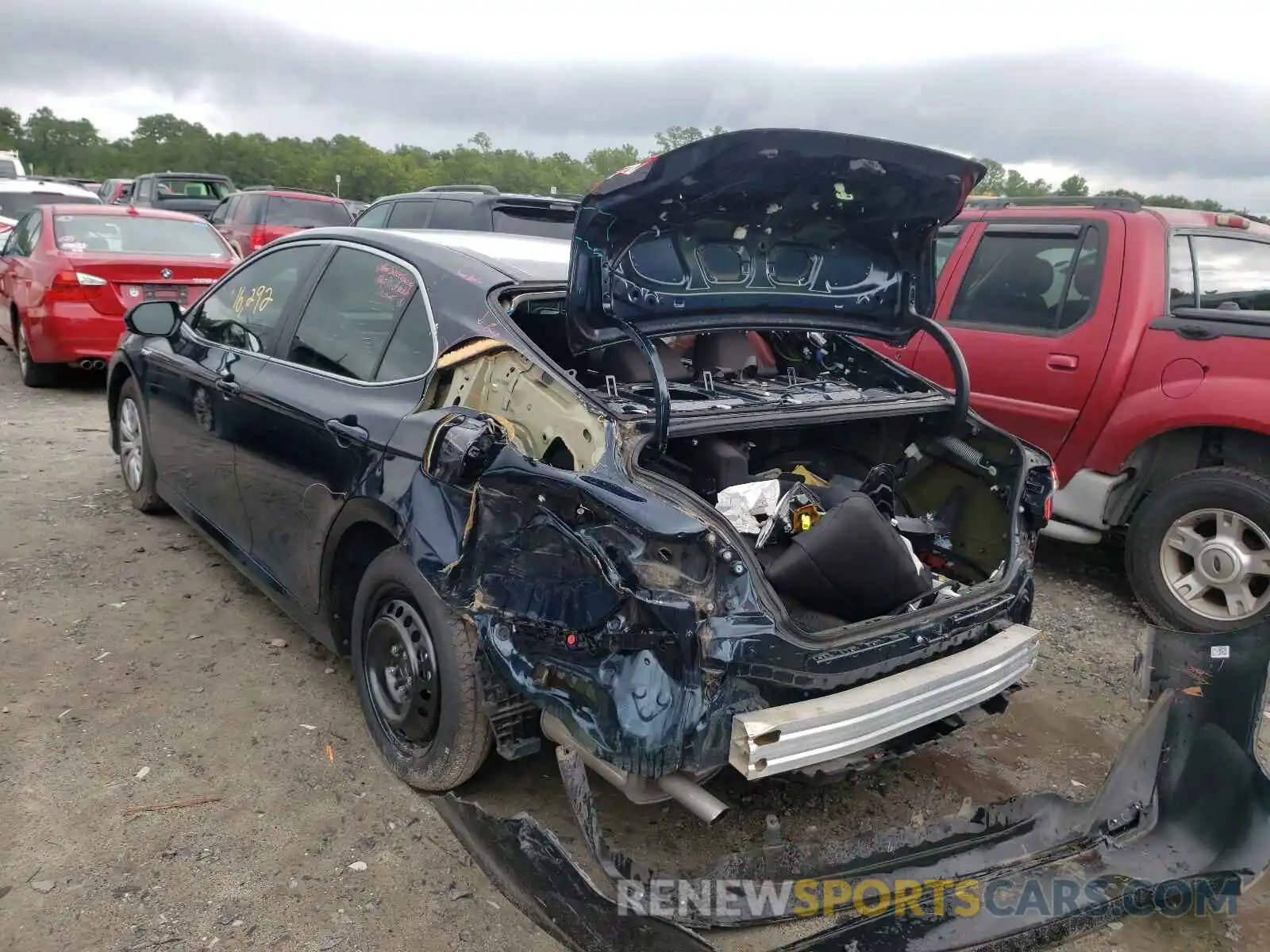 3 Photograph of a damaged car 4T1C31AK7LU523406 TOYOTA CAMRY 2020