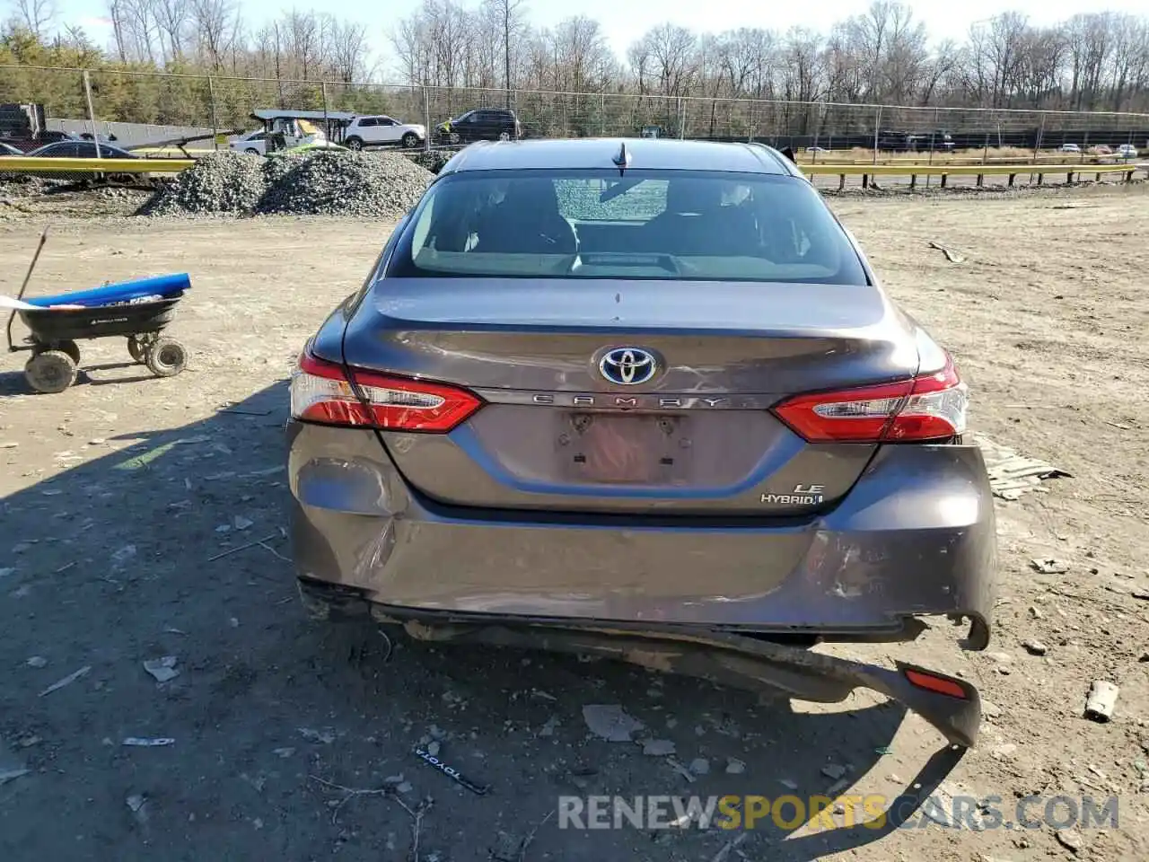 6 Photograph of a damaged car 4T1C31AK9LU015759 TOYOTA CAMRY 2020