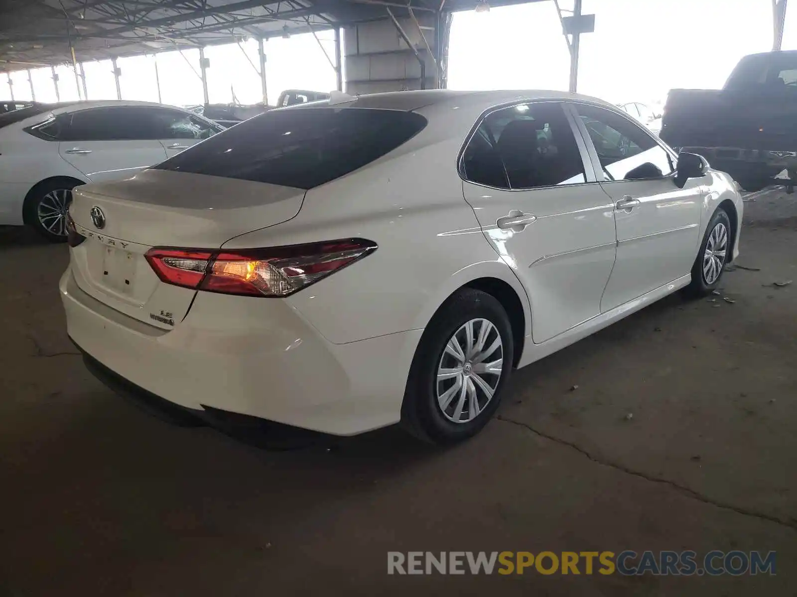 4 Photograph of a damaged car 4T1C31AKXLU010666 TOYOTA CAMRY 2020