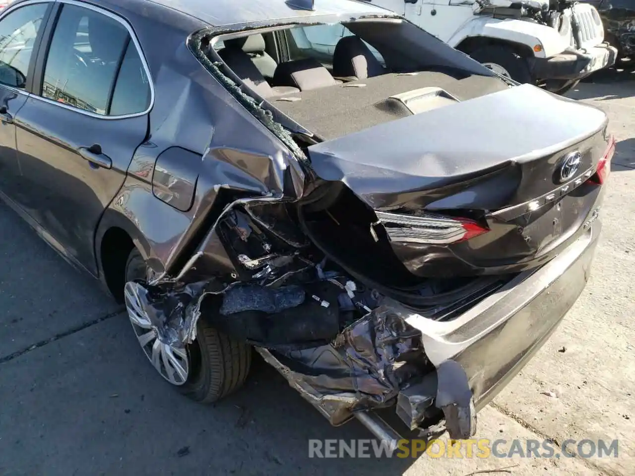 9 Photograph of a damaged car 4T1C31AKXLU011431 TOYOTA CAMRY 2020