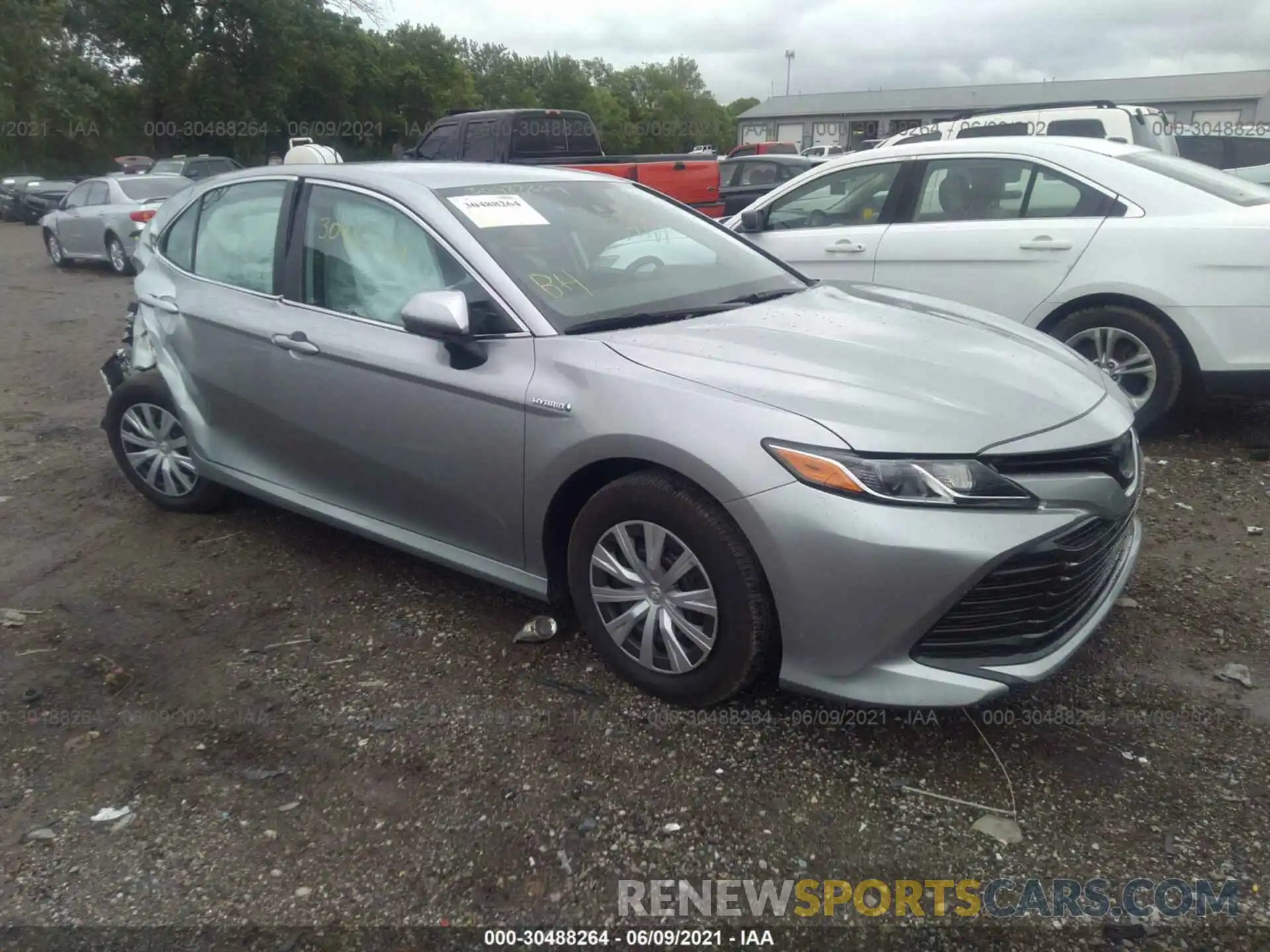 1 Photograph of a damaged car 4T1C31AKXLU518104 TOYOTA CAMRY 2020