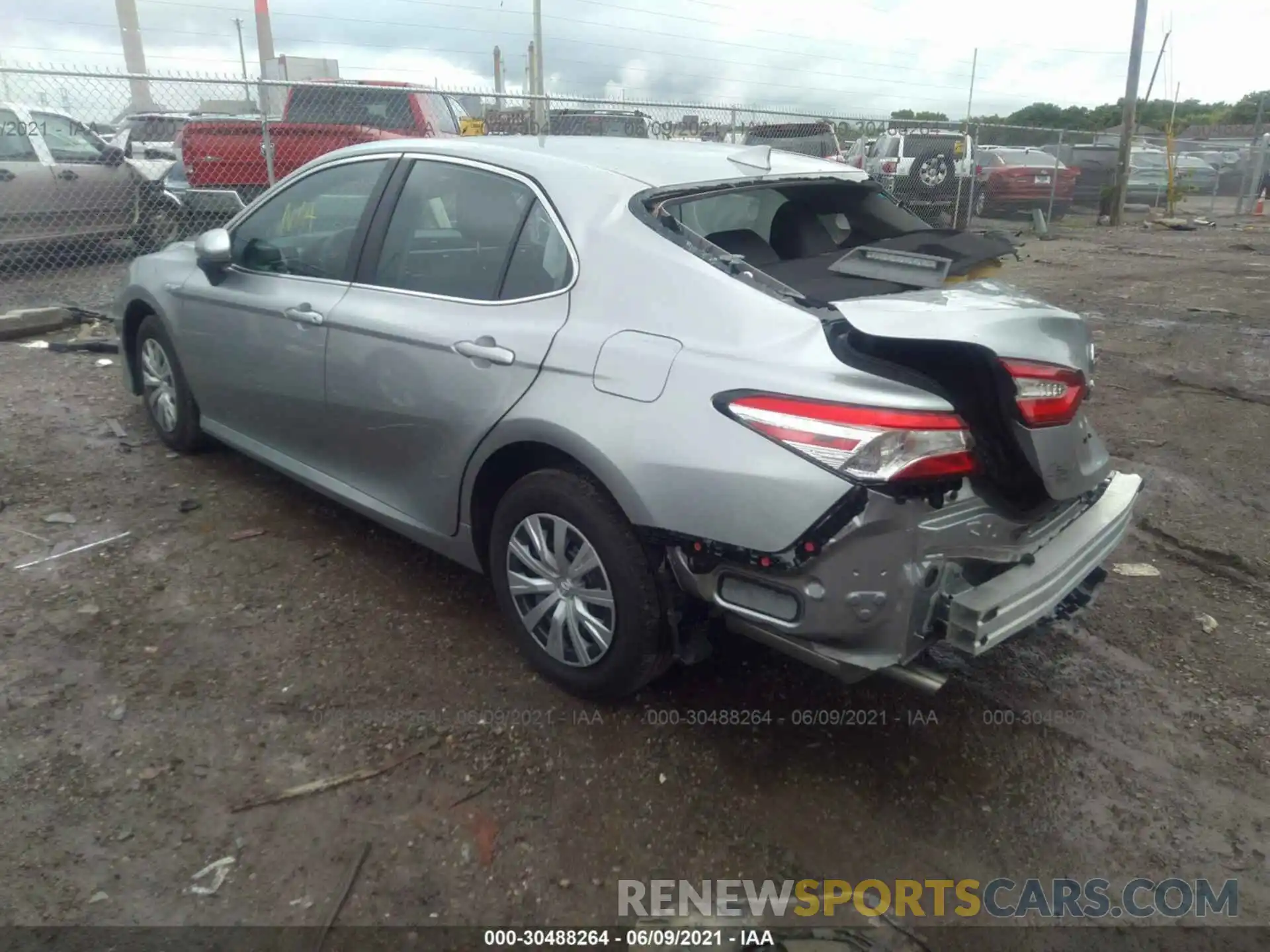 3 Photograph of a damaged car 4T1C31AKXLU518104 TOYOTA CAMRY 2020