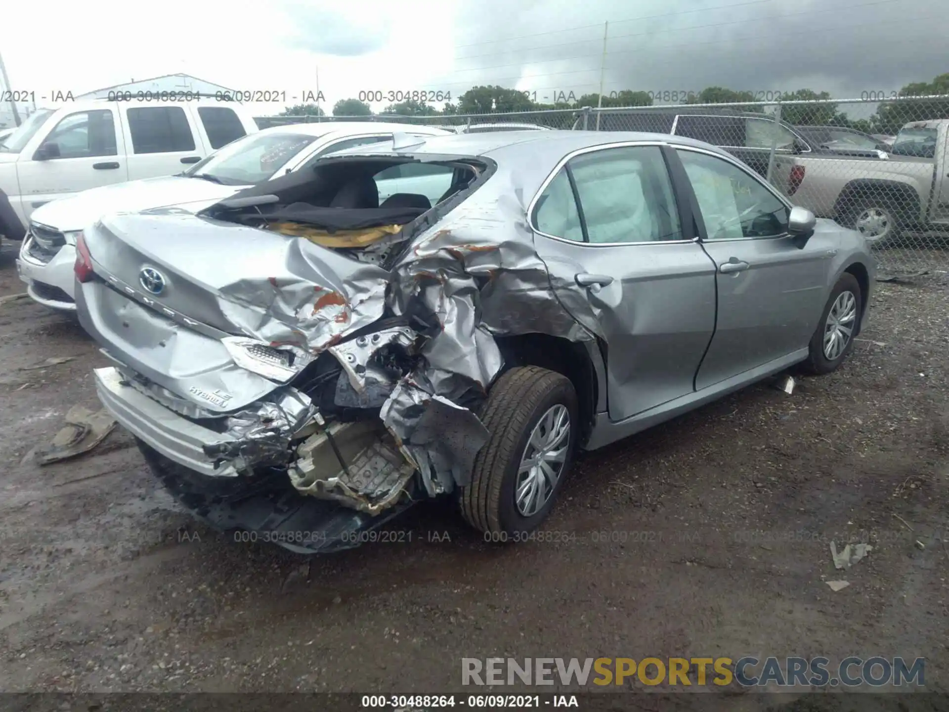 4 Photograph of a damaged car 4T1C31AKXLU518104 TOYOTA CAMRY 2020