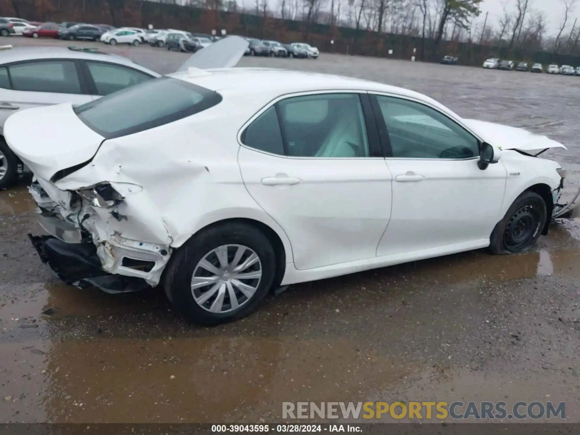 4 Photograph of a damaged car 4T1C31AKXLU520189 TOYOTA CAMRY 2020