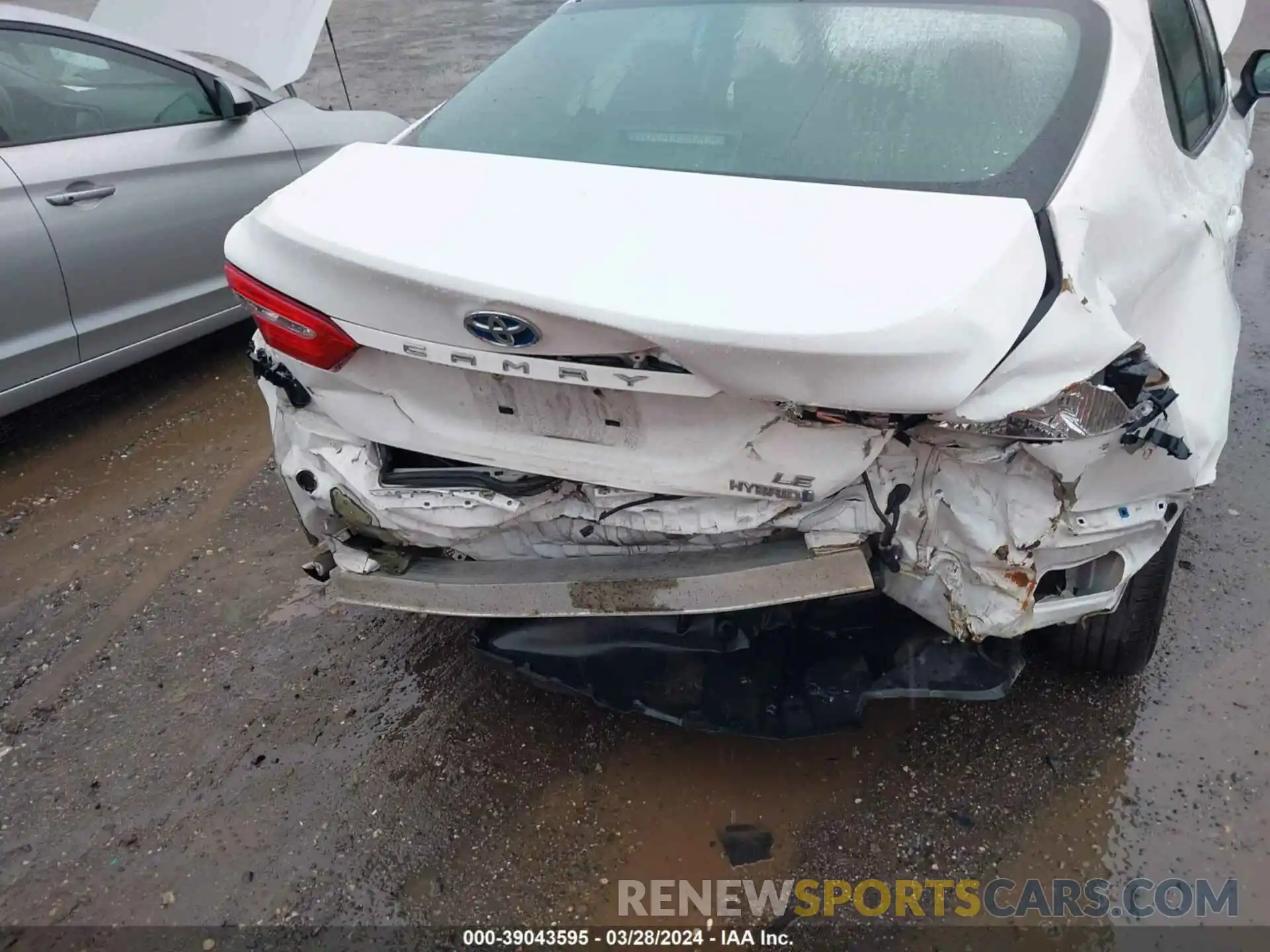 6 Photograph of a damaged car 4T1C31AKXLU520189 TOYOTA CAMRY 2020