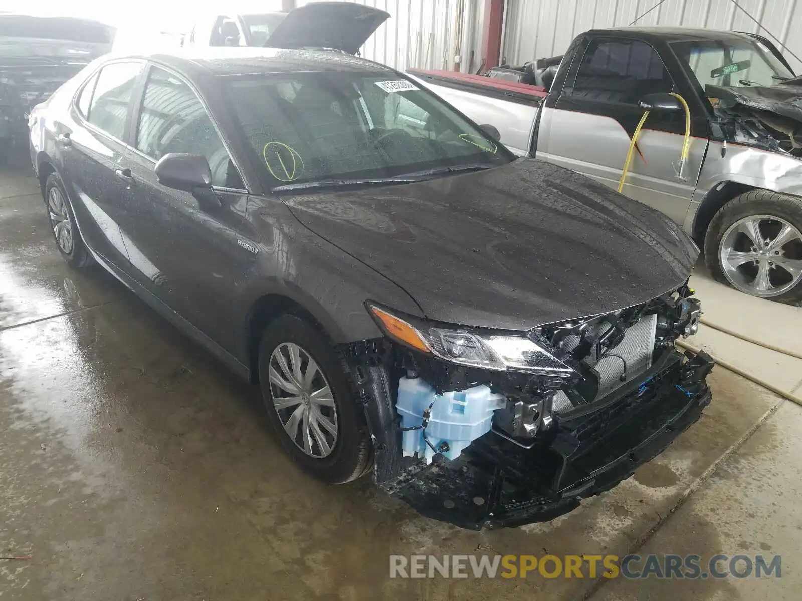 1 Photograph of a damaged car 4T1C31AKXLU520905 TOYOTA CAMRY 2020