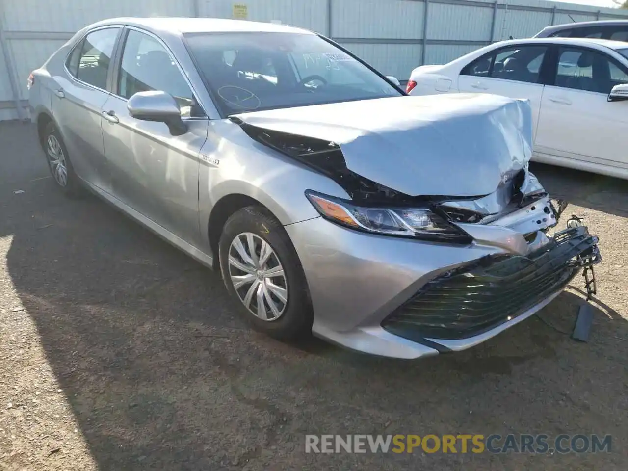 1 Photograph of a damaged car 4T1C31AKXLU526820 TOYOTA CAMRY 2020