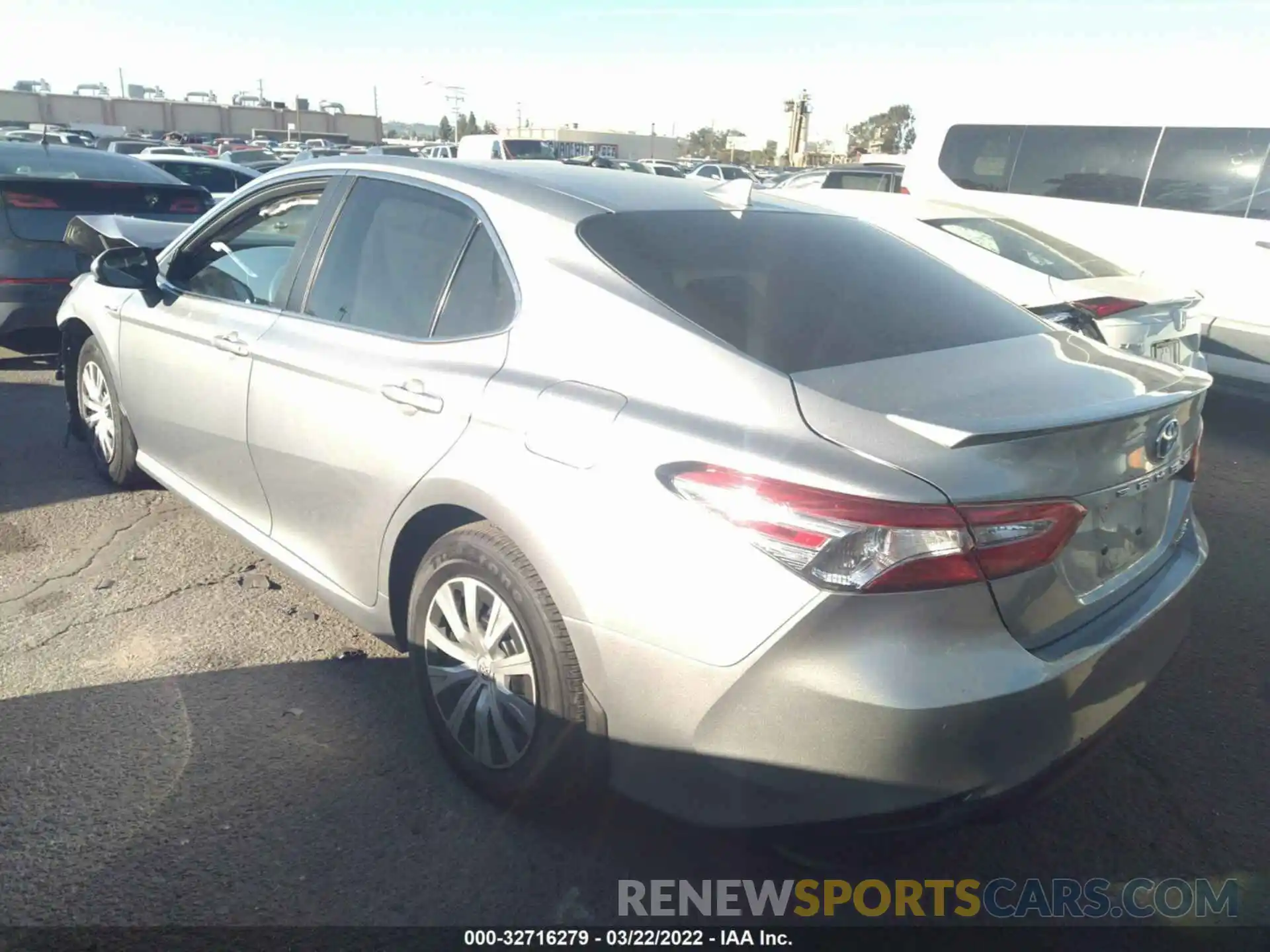 3 Photograph of a damaged car 4T1C31AKXLU533525 TOYOTA CAMRY 2020