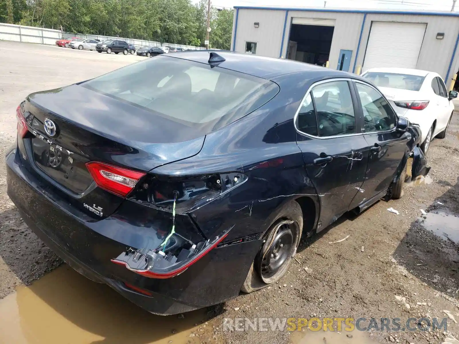 4 Photograph of a damaged car 4T1E31AK1LU532398 TOYOTA CAMRY 2020