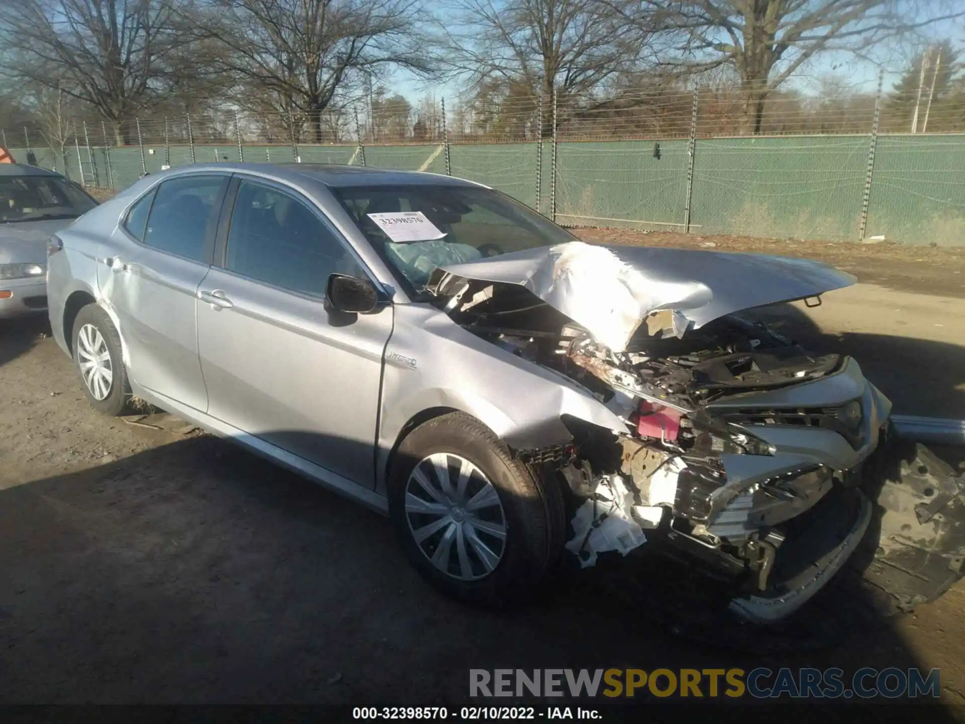 1 Photograph of a damaged car 4T1E31AK2LU526500 TOYOTA CAMRY 2020