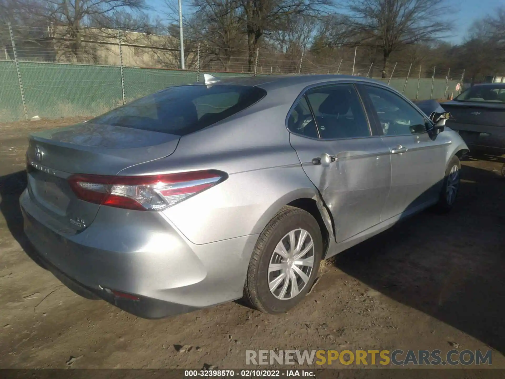 4 Photograph of a damaged car 4T1E31AK2LU526500 TOYOTA CAMRY 2020