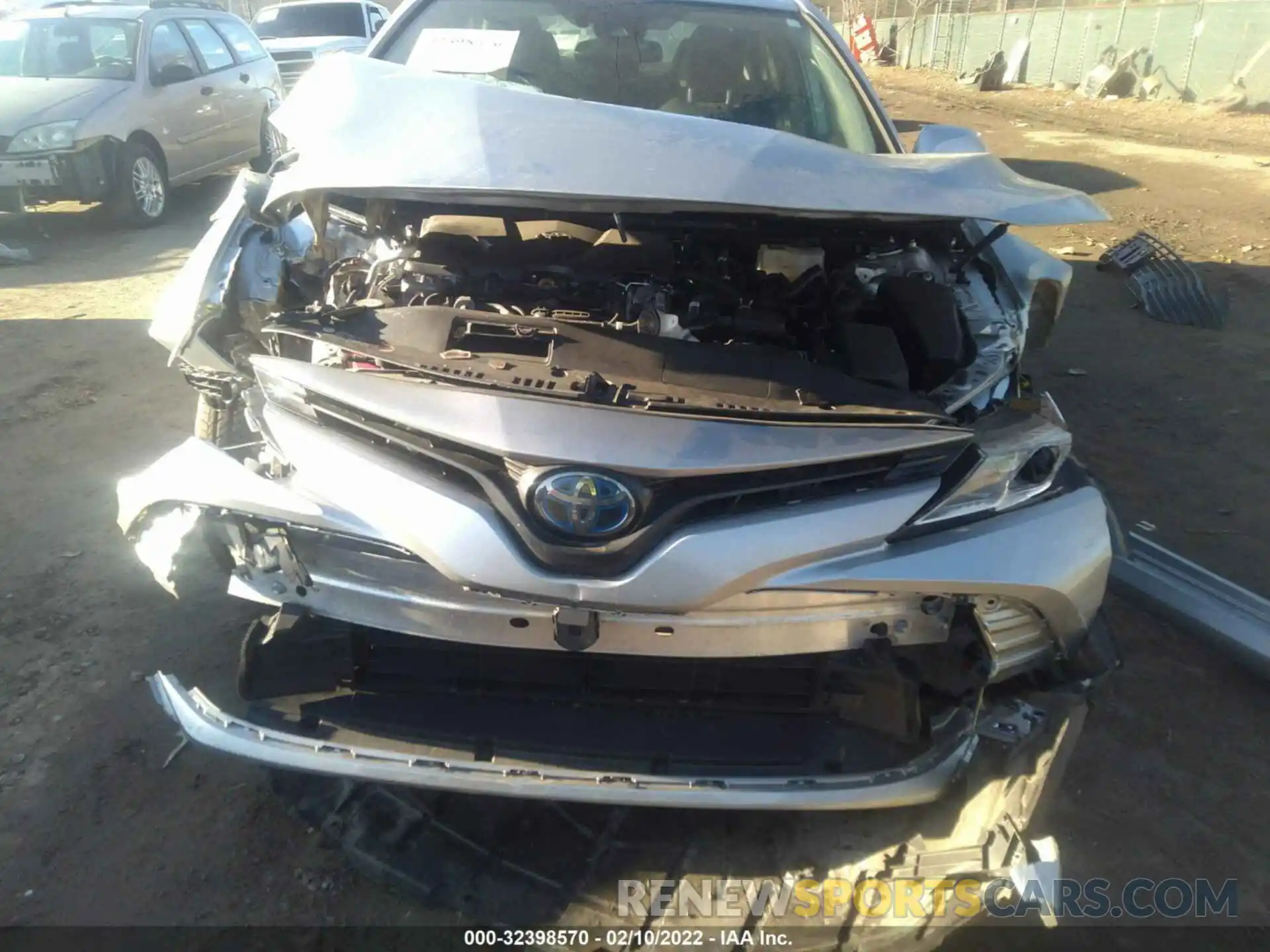 6 Photograph of a damaged car 4T1E31AK2LU526500 TOYOTA CAMRY 2020