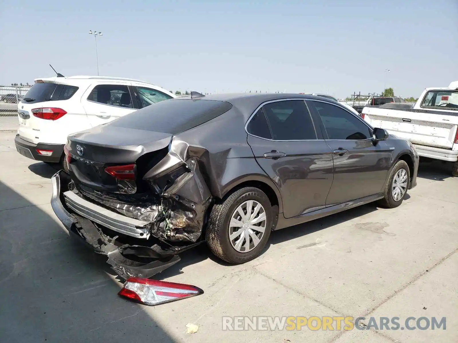 4 Photograph of a damaged car 4T1E31AK3LU518602 TOYOTA CAMRY 2020