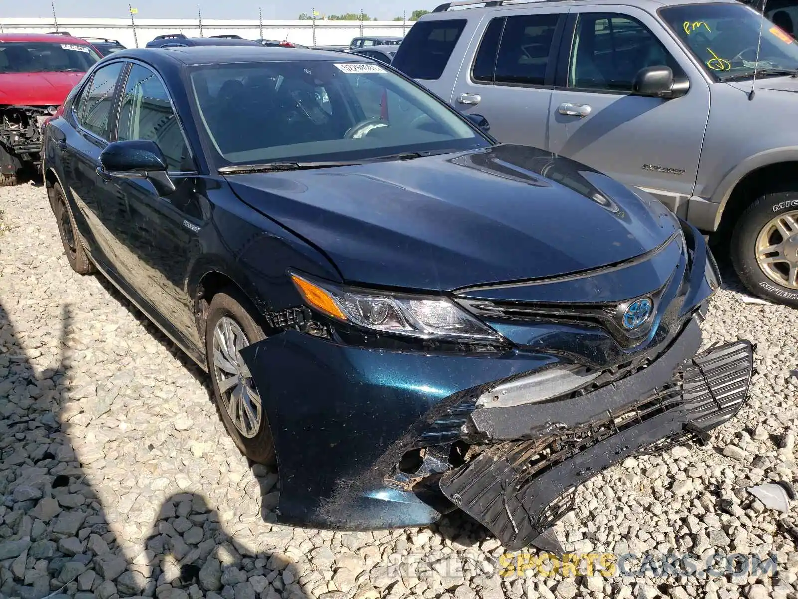 1 Photograph of a damaged car 4T1E31AK3LU546044 TOYOTA CAMRY 2020