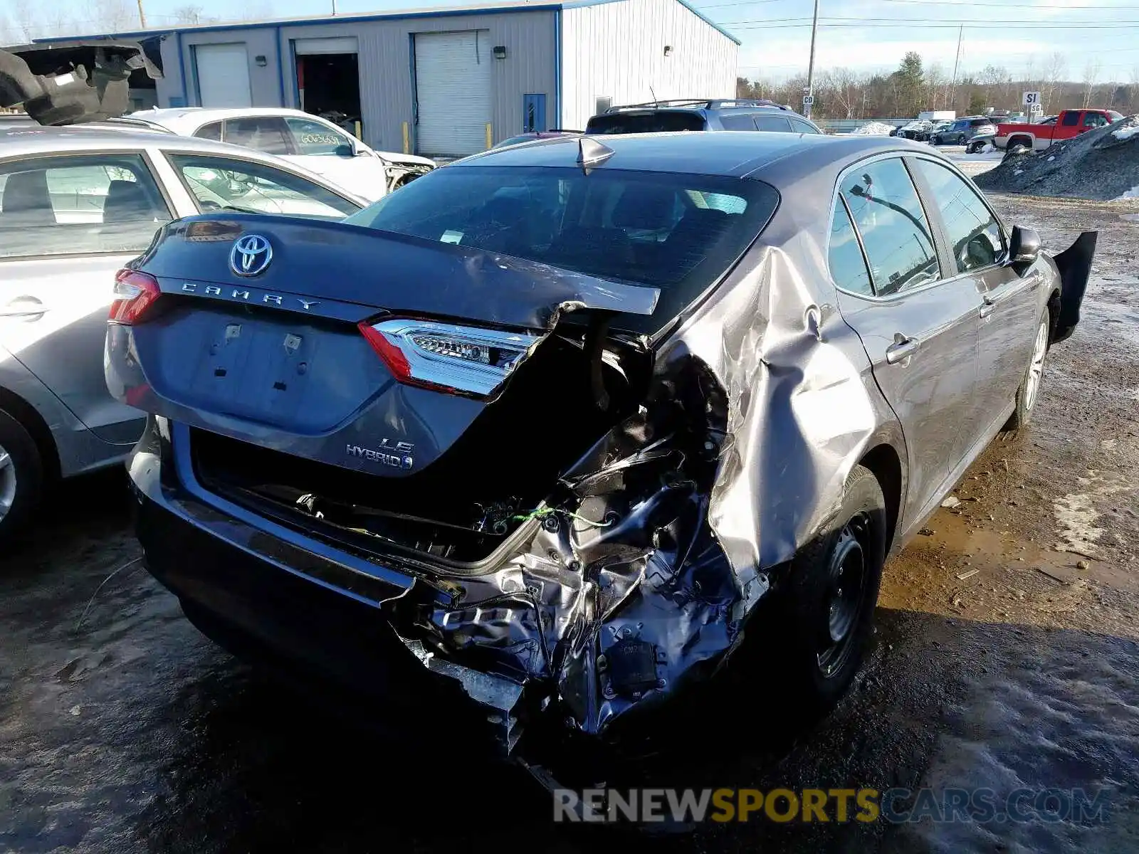 4 Photograph of a damaged car 4T1E31AK6LU520117 TOYOTA CAMRY 2020