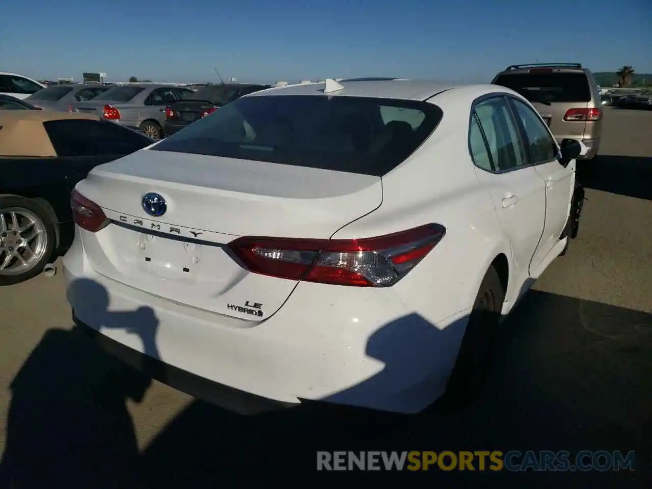 4 Photograph of a damaged car 4T1E31AK7LU010472 TOYOTA CAMRY 2020