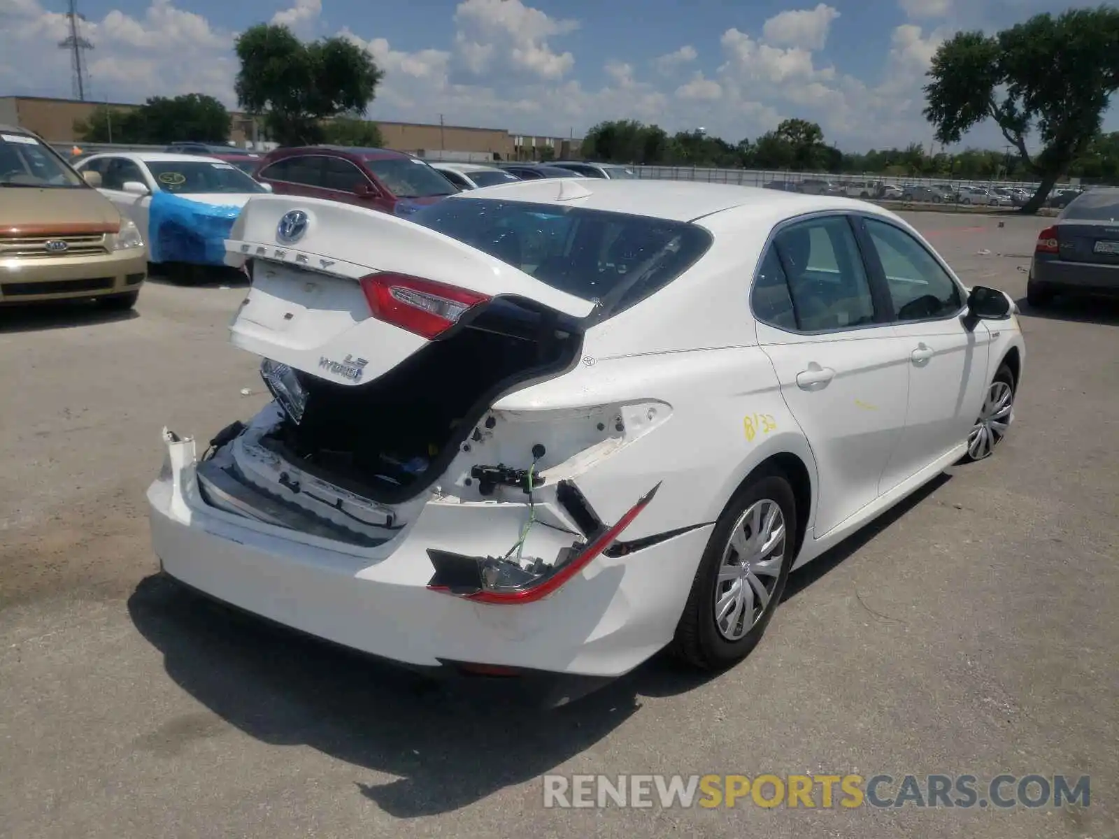 4 Photograph of a damaged car 4T1E31AK7LU521955 TOYOTA CAMRY 2020