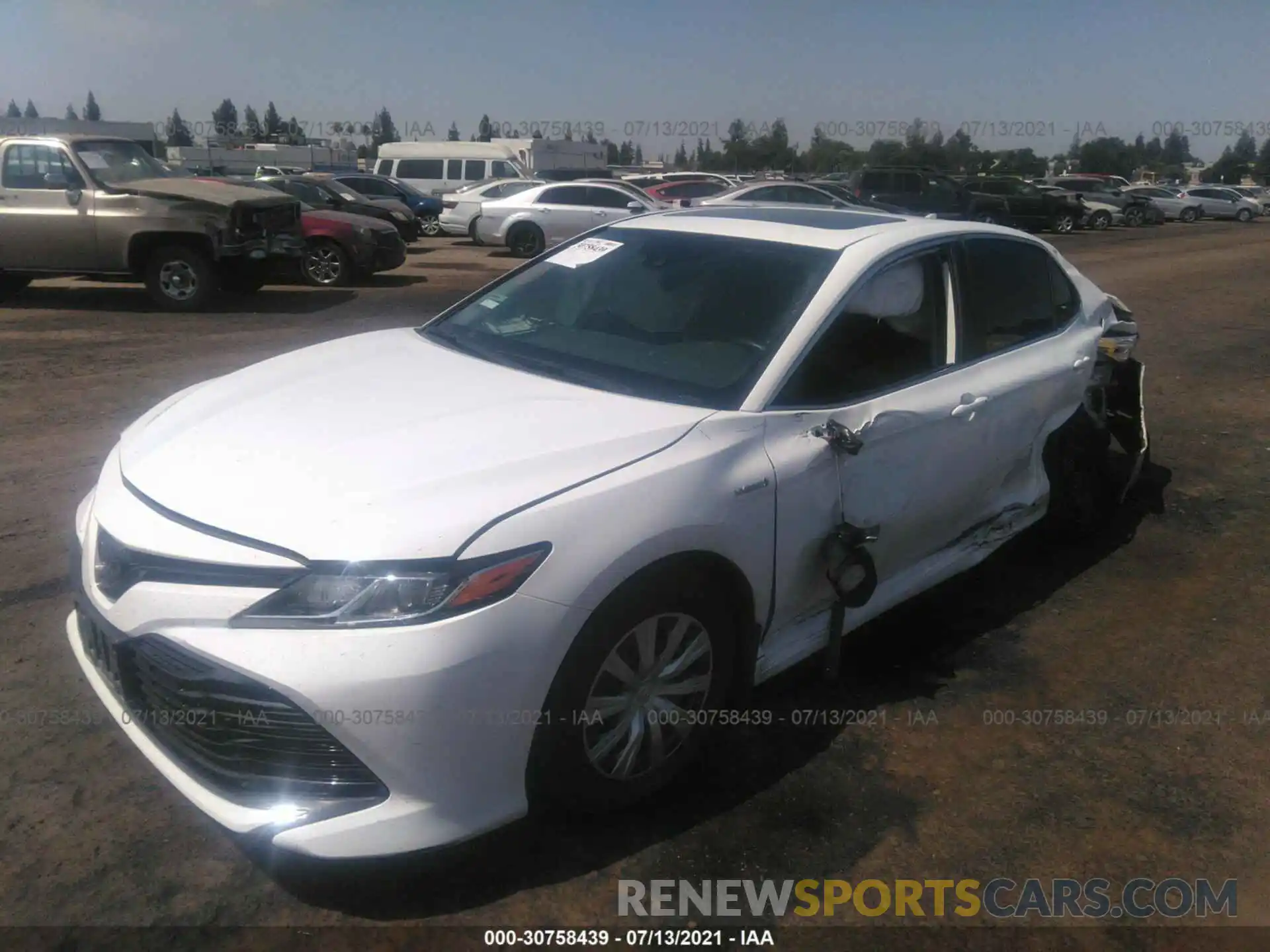 2 Photograph of a damaged car 4T1E31AK8LU010271 TOYOTA CAMRY 2020