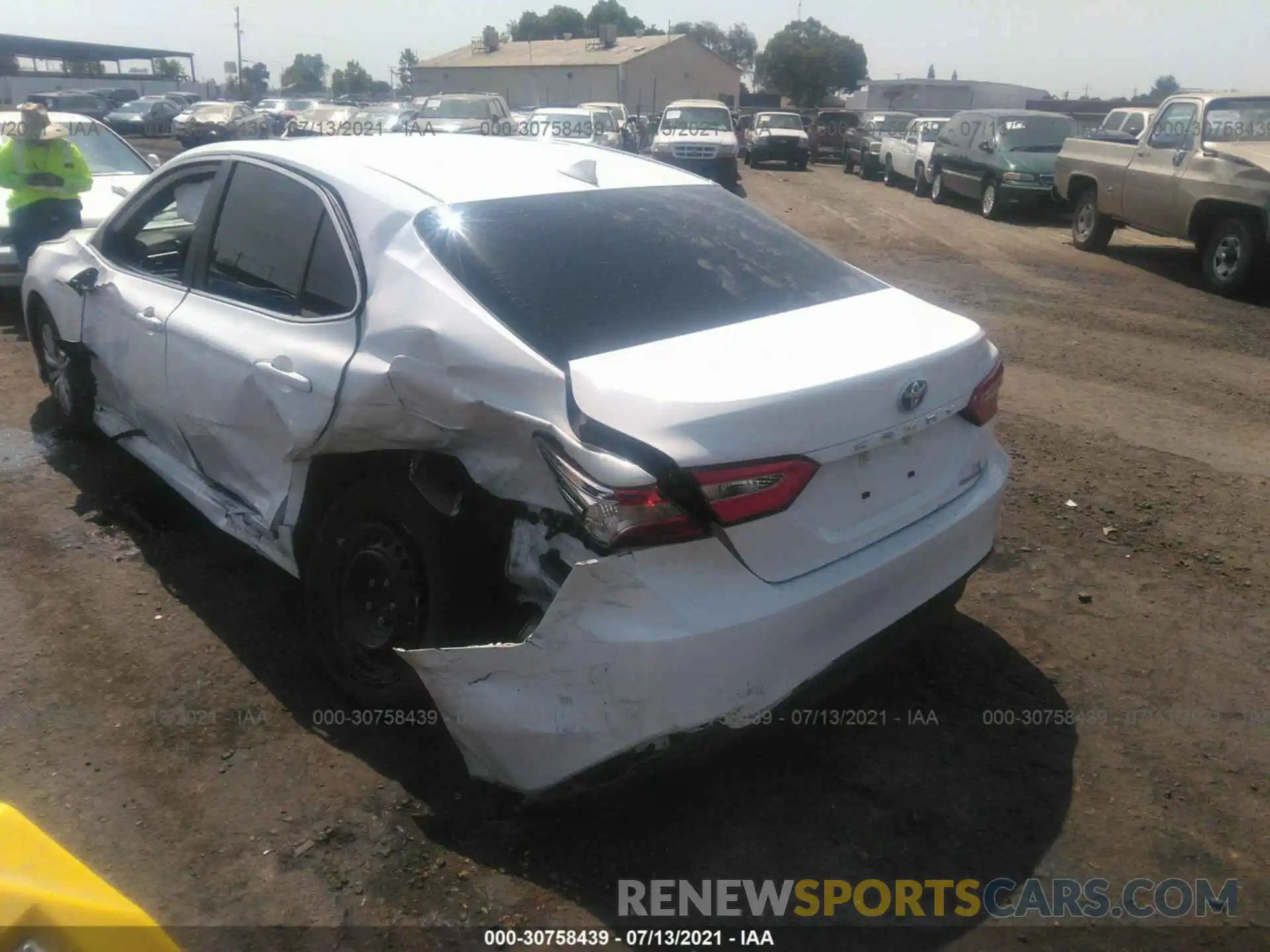 3 Photograph of a damaged car 4T1E31AK8LU010271 TOYOTA CAMRY 2020