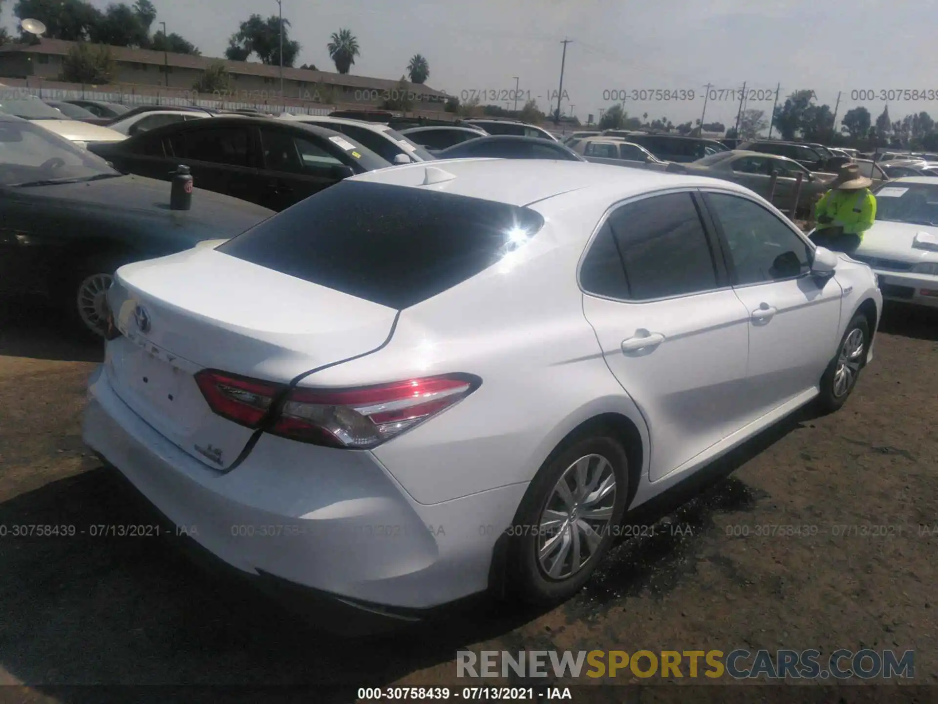 4 Photograph of a damaged car 4T1E31AK8LU010271 TOYOTA CAMRY 2020