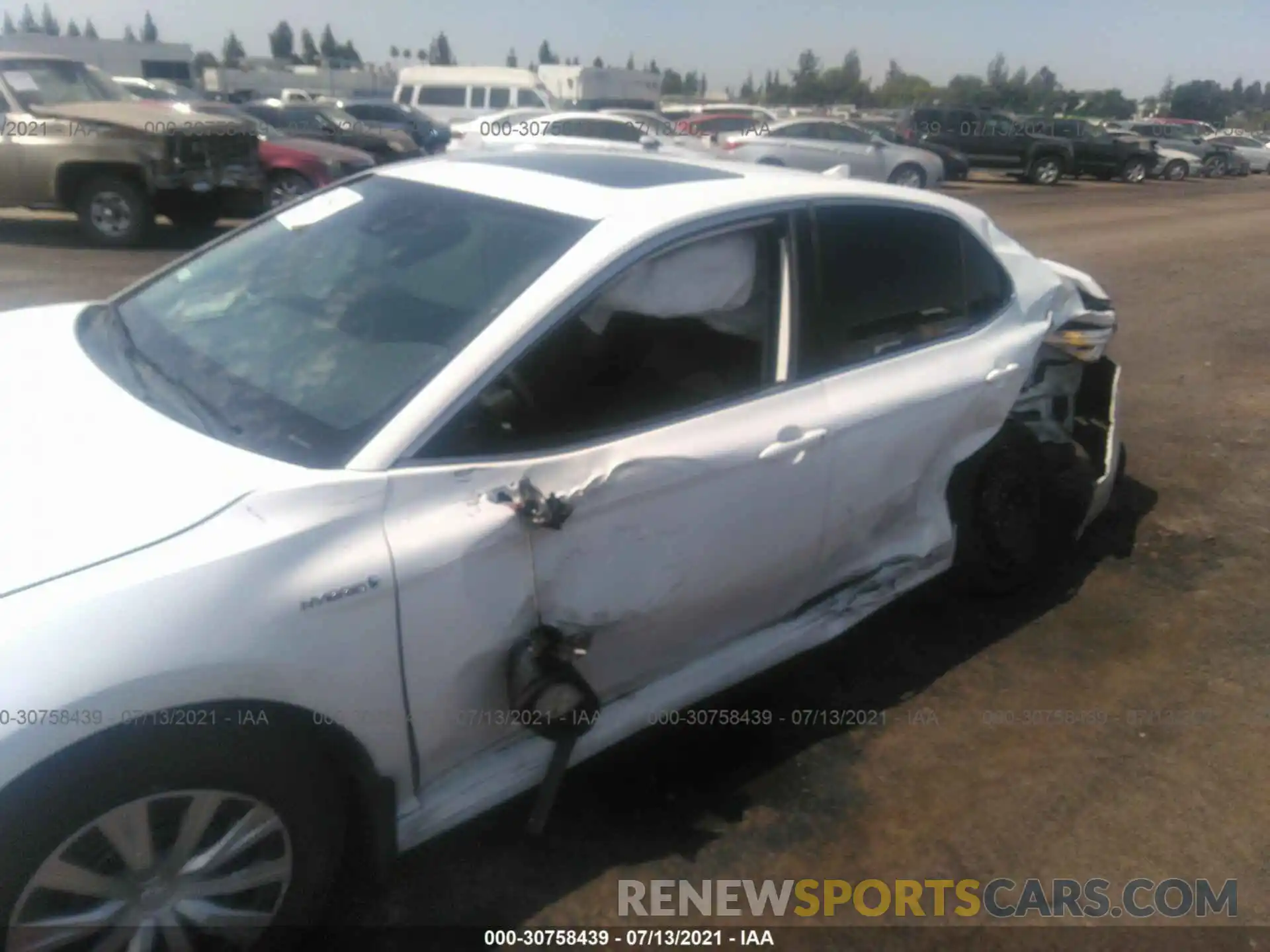 6 Photograph of a damaged car 4T1E31AK8LU010271 TOYOTA CAMRY 2020