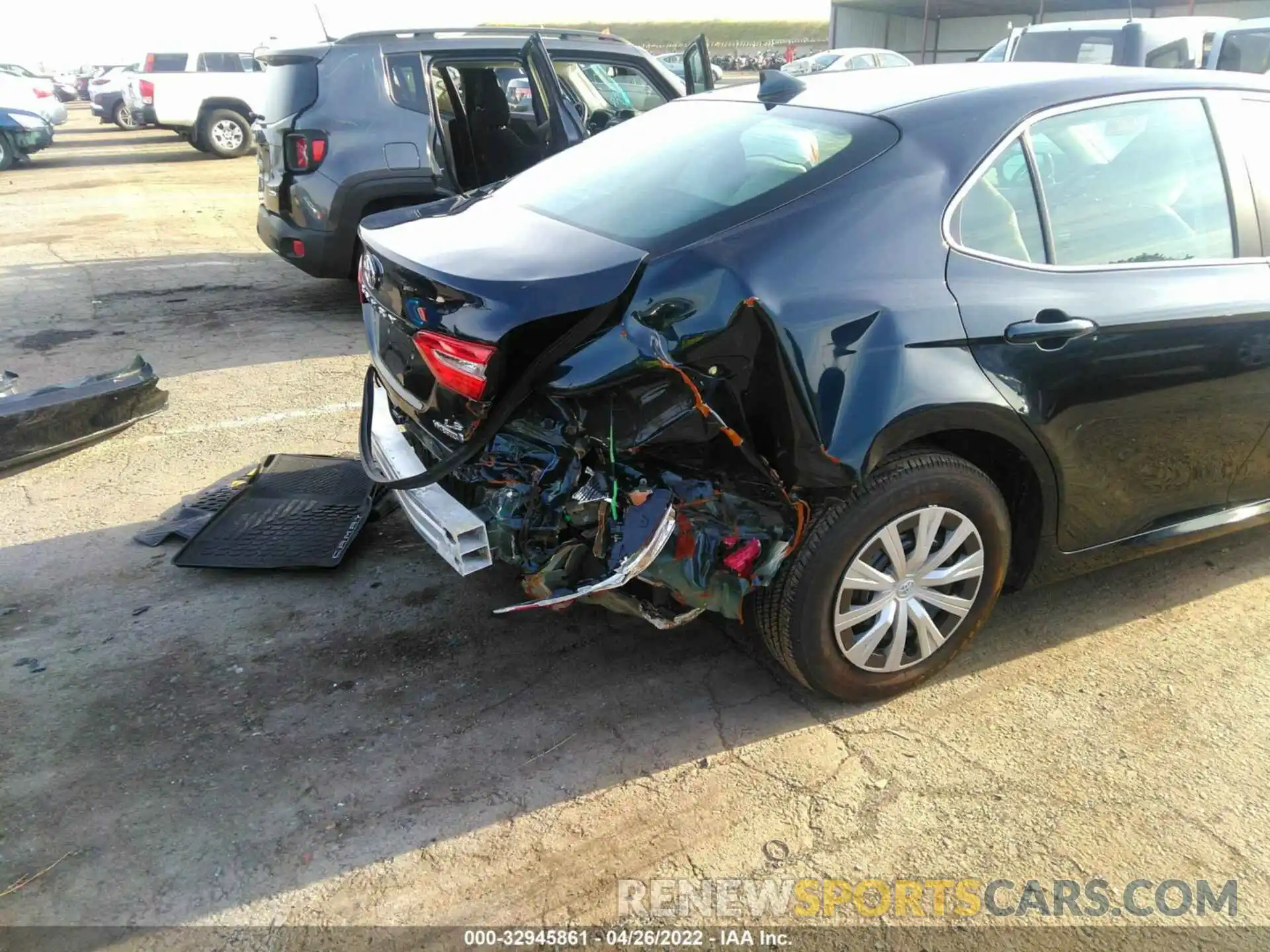 6 Photograph of a damaged car 4T1E31AK9LU019397 TOYOTA CAMRY 2020