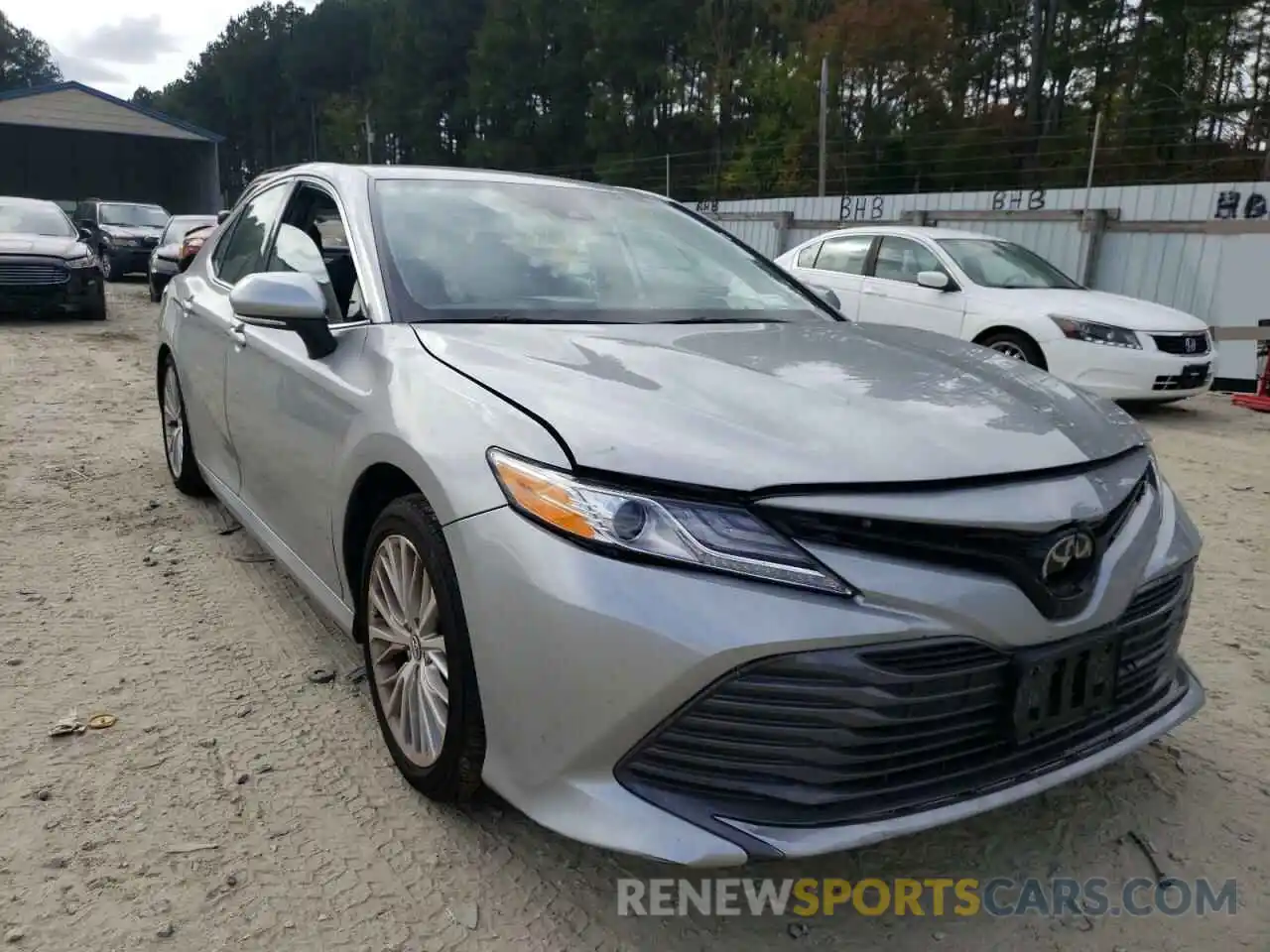 1 Photograph of a damaged car 4T1F11AK0LU303933 TOYOTA CAMRY 2020