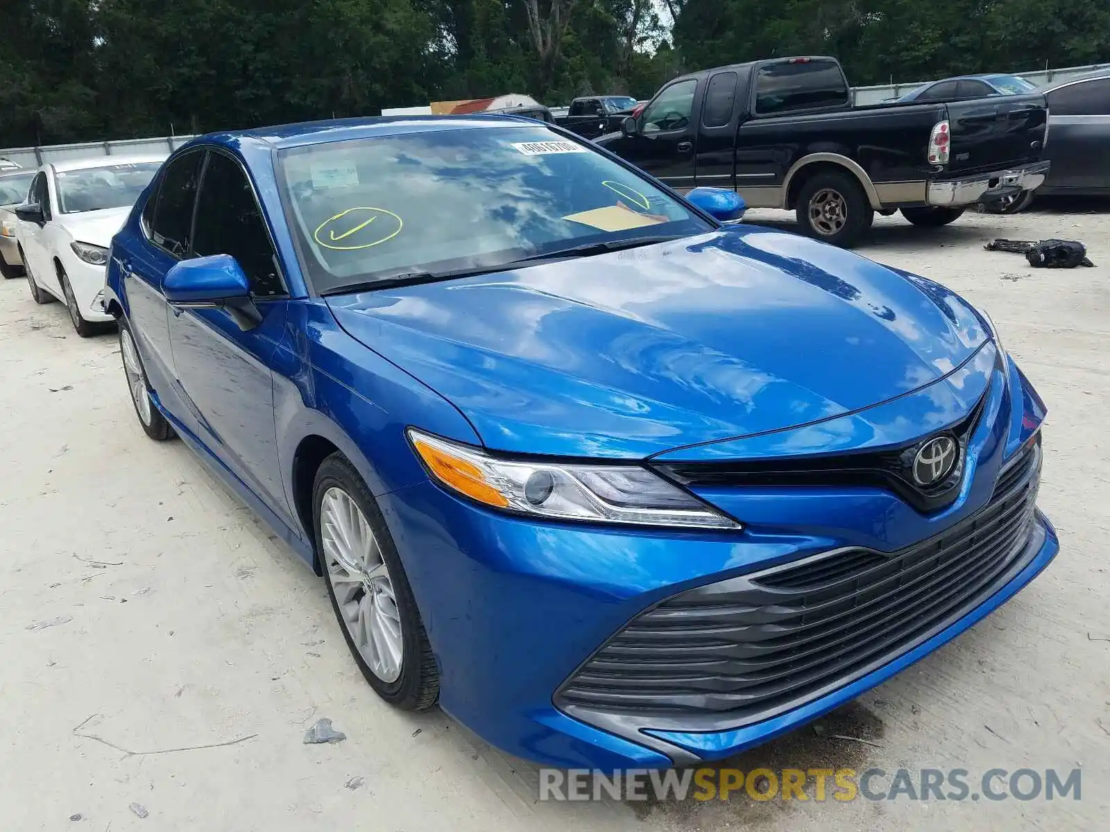 1 Photograph of a damaged car 4T1F11AK0LU352484 TOYOTA CAMRY 2020