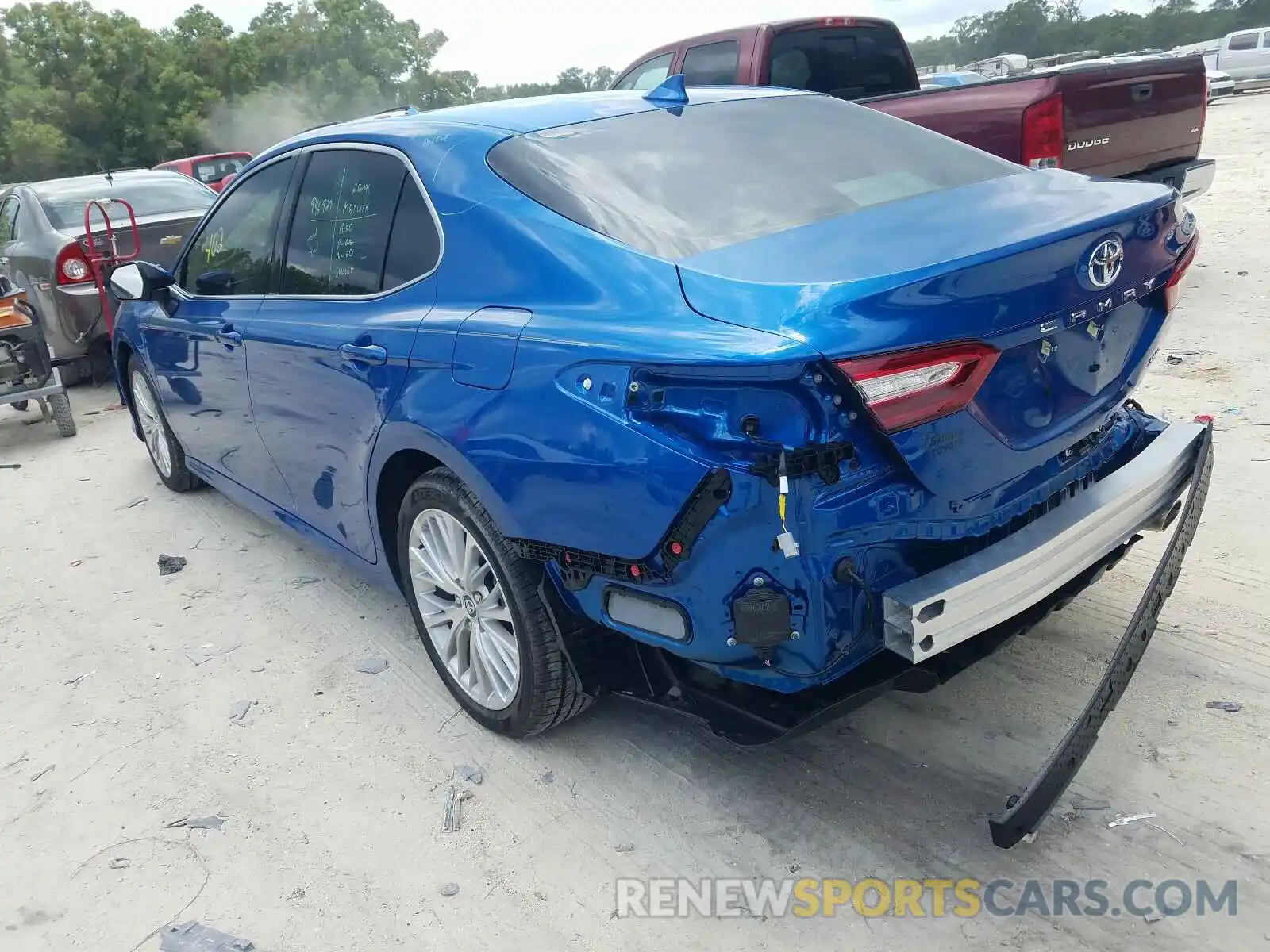 3 Photograph of a damaged car 4T1F11AK0LU352484 TOYOTA CAMRY 2020