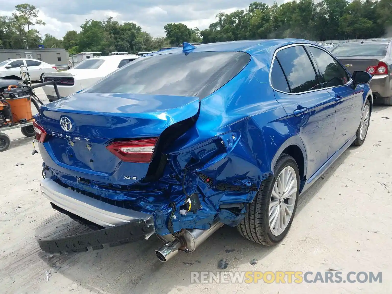 4 Photograph of a damaged car 4T1F11AK0LU352484 TOYOTA CAMRY 2020