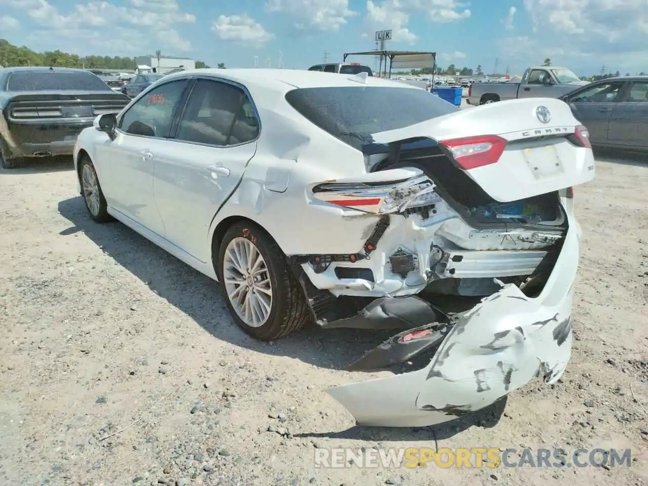 3 Photograph of a damaged car 4T1F11AK0LU386084 TOYOTA CAMRY 2020