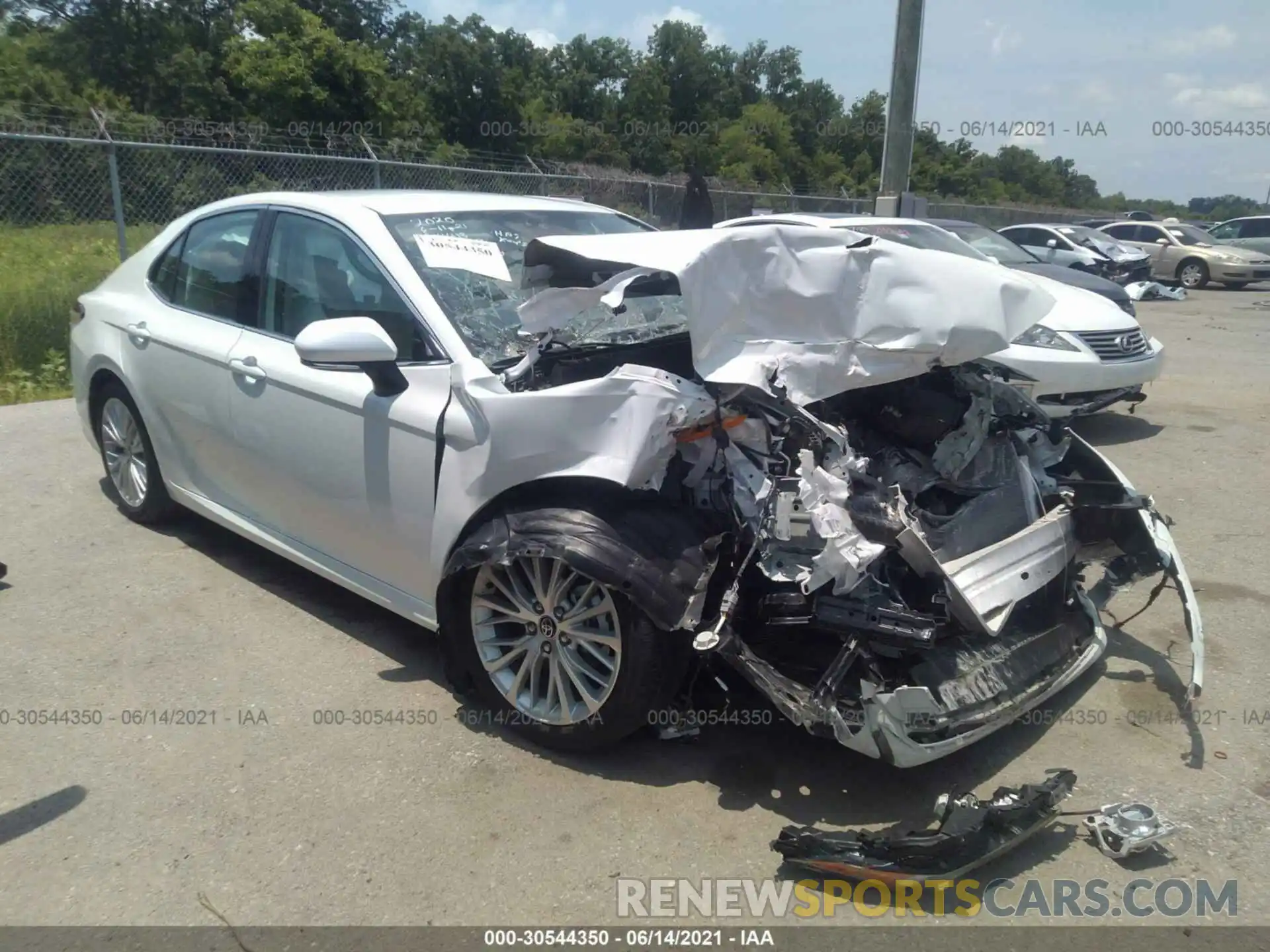 1 Photograph of a damaged car 4T1F11AK0LU387557 TOYOTA CAMRY 2020