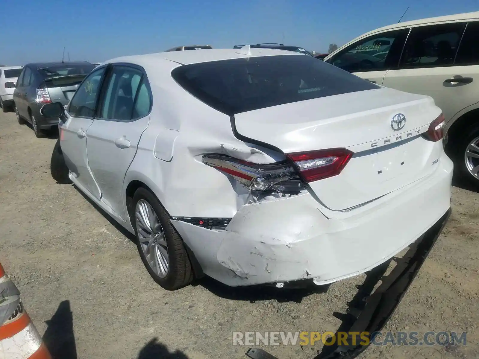 3 Photograph of a damaged car 4T1F11AK0LU910835 TOYOTA CAMRY 2020