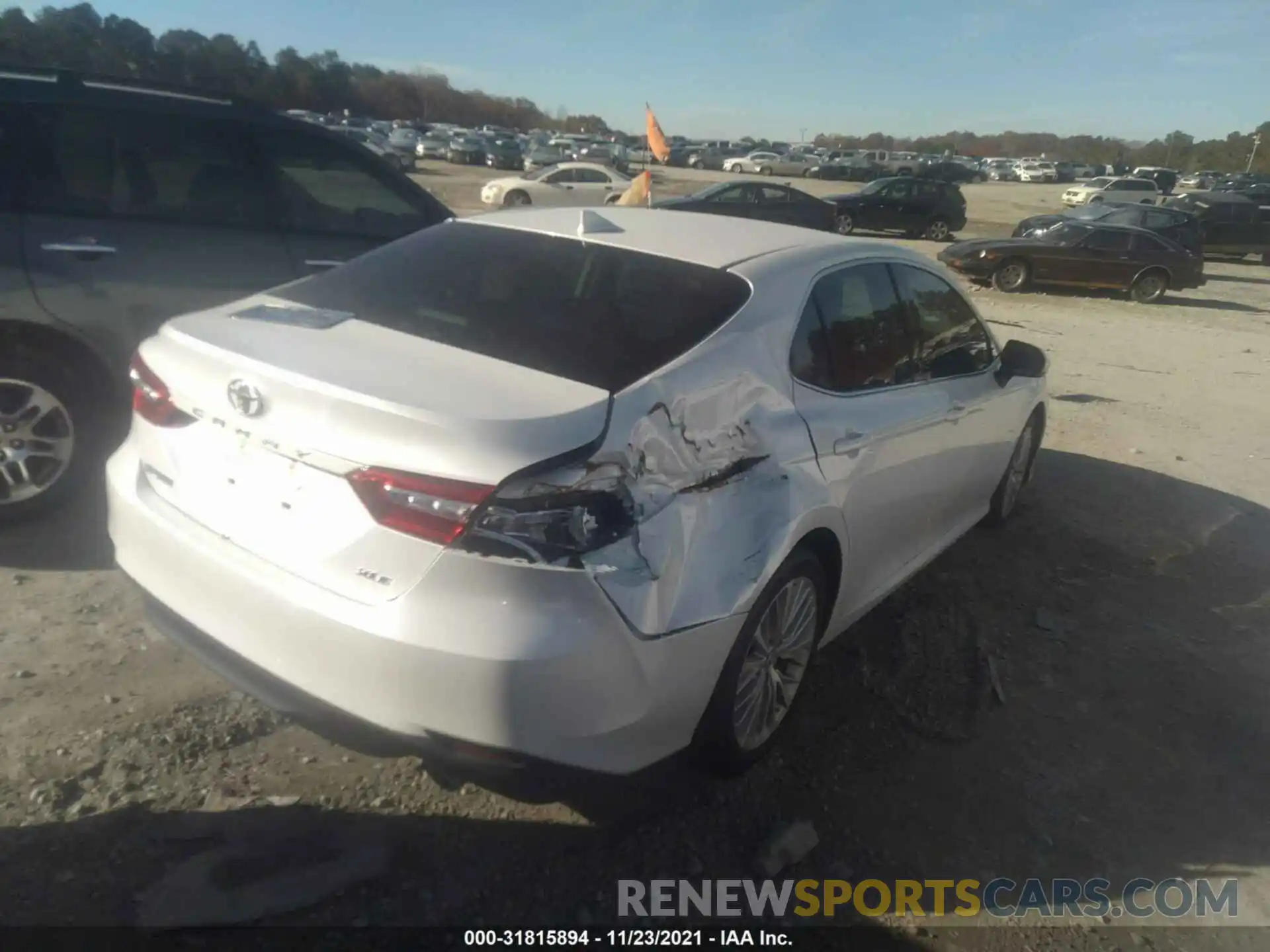 4 Photograph of a damaged car 4T1F11AK0LU916621 TOYOTA CAMRY 2020