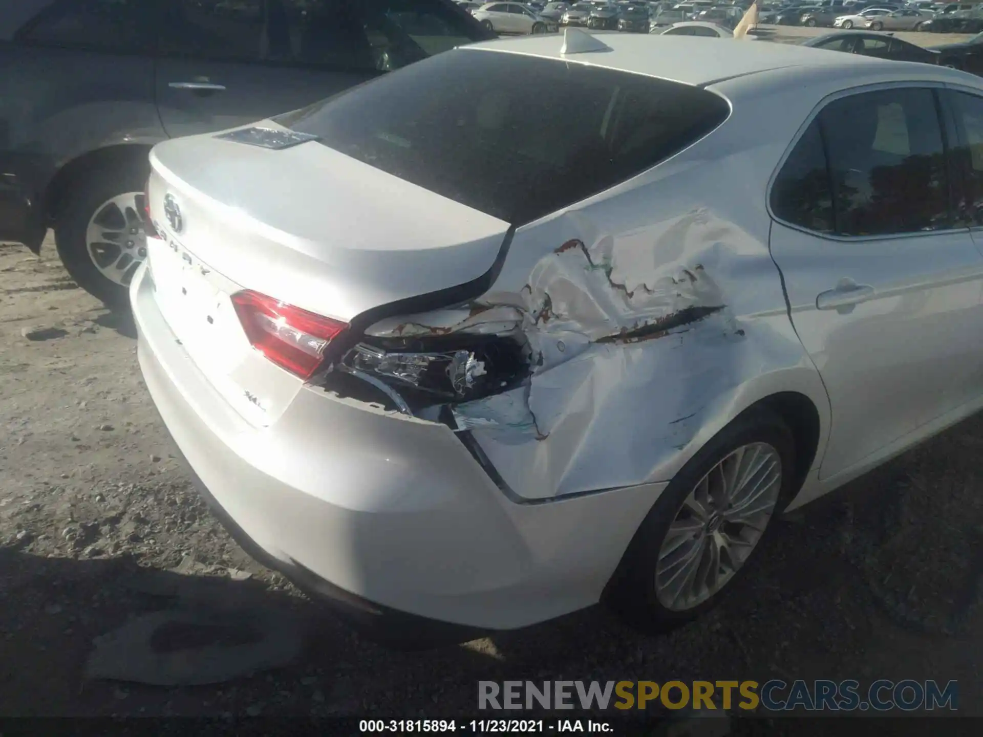 6 Photograph of a damaged car 4T1F11AK0LU916621 TOYOTA CAMRY 2020