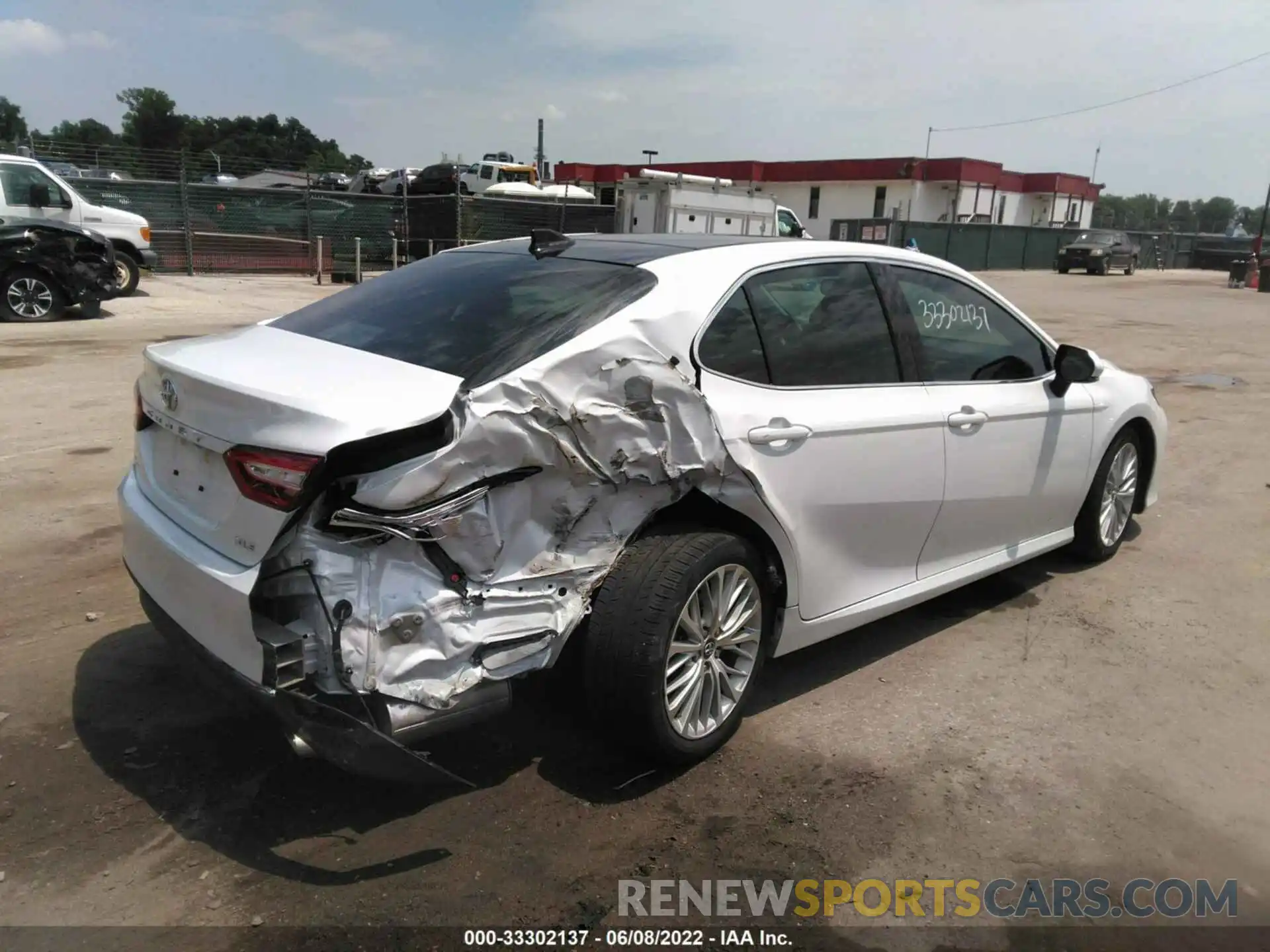 4 Photograph of a damaged car 4T1F11AK1LU935193 TOYOTA CAMRY 2020