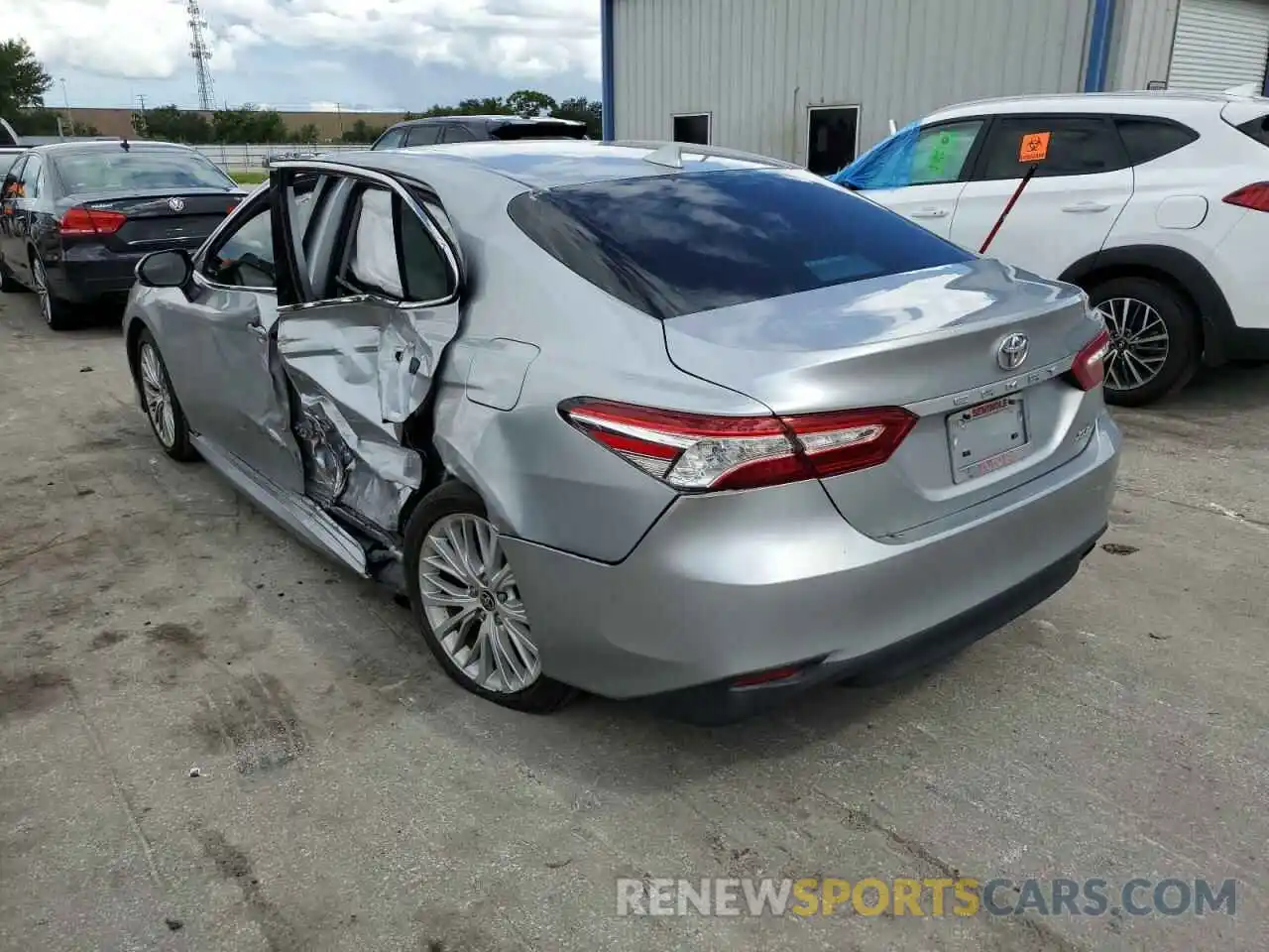 3 Photograph of a damaged car 4T1F11AK1LU997015 TOYOTA CAMRY 2020