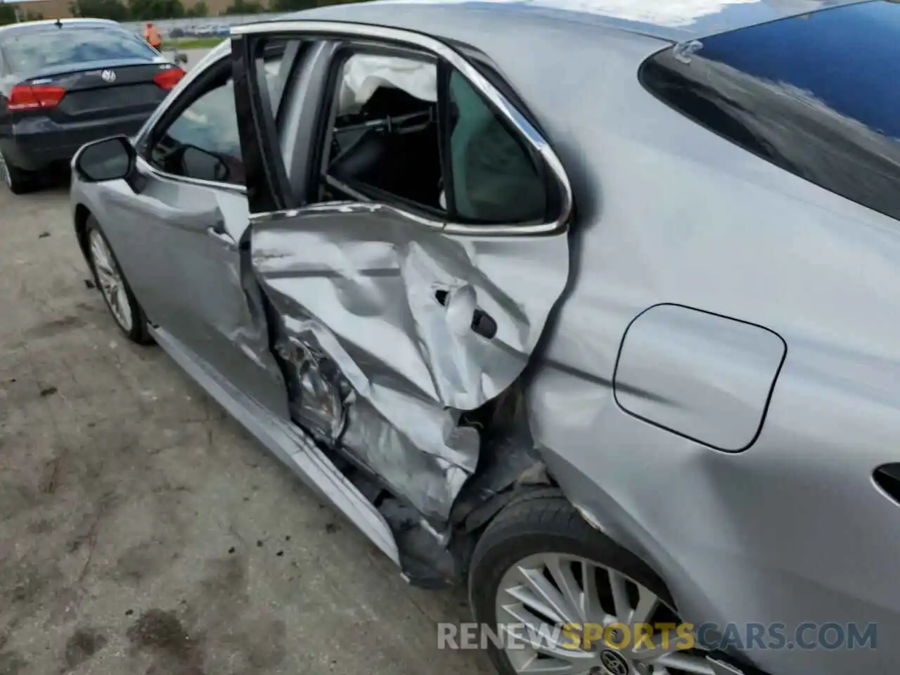 9 Photograph of a damaged car 4T1F11AK1LU997015 TOYOTA CAMRY 2020