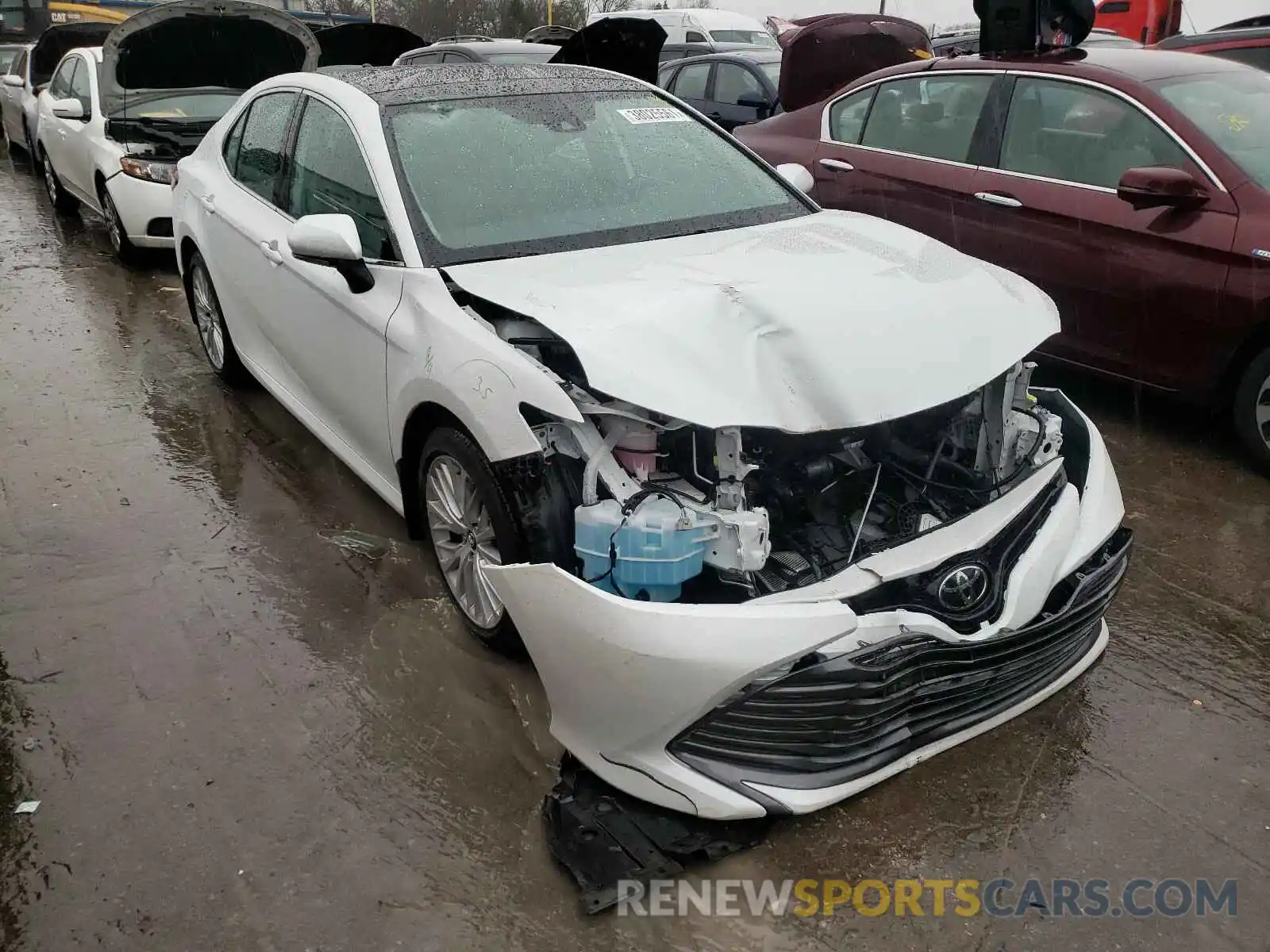 1 Photograph of a damaged car 4T1F11AK2LU320393 TOYOTA CAMRY 2020