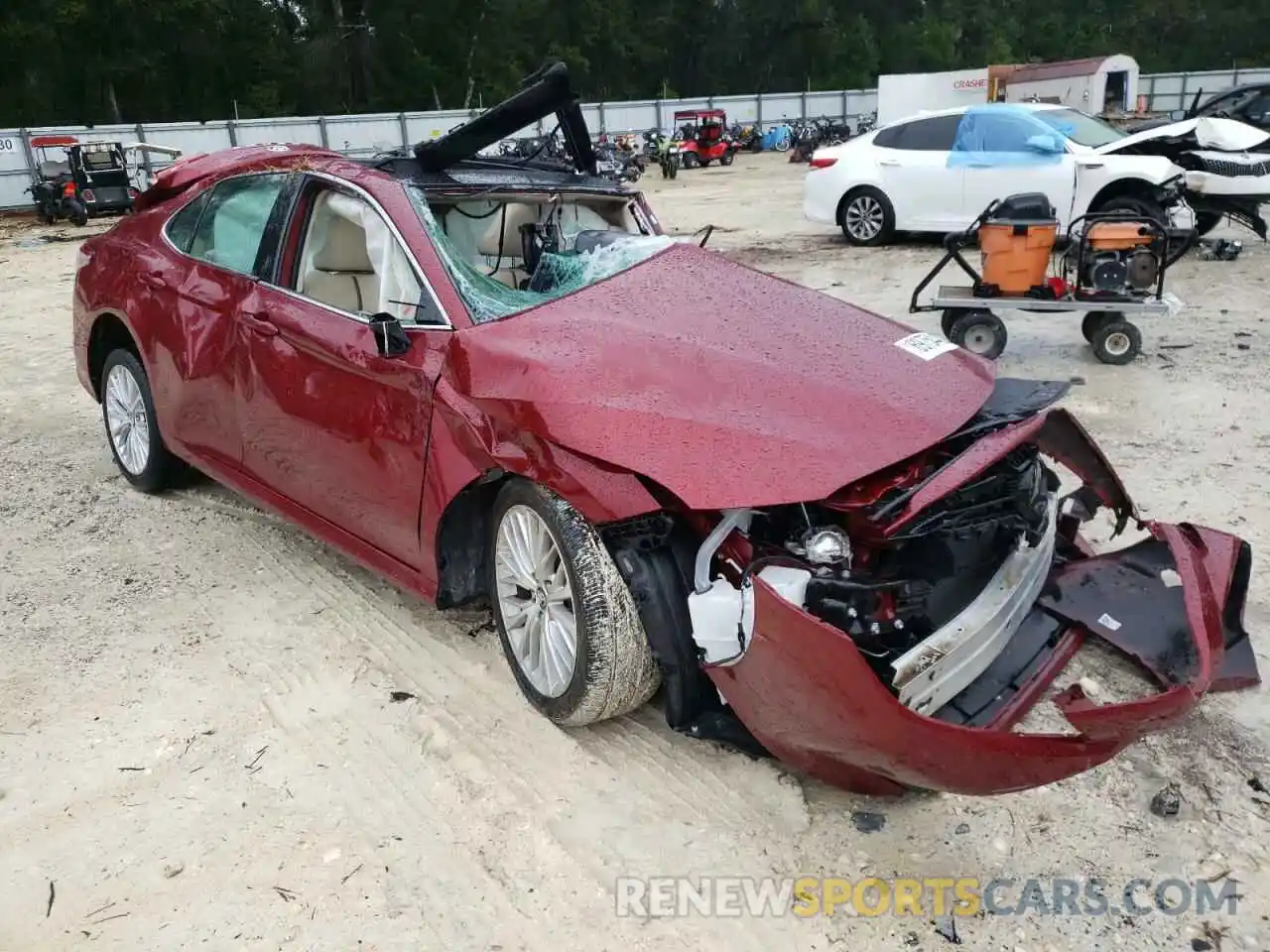 1 Photograph of a damaged car 4T1F11AK2LU904213 TOYOTA CAMRY 2020