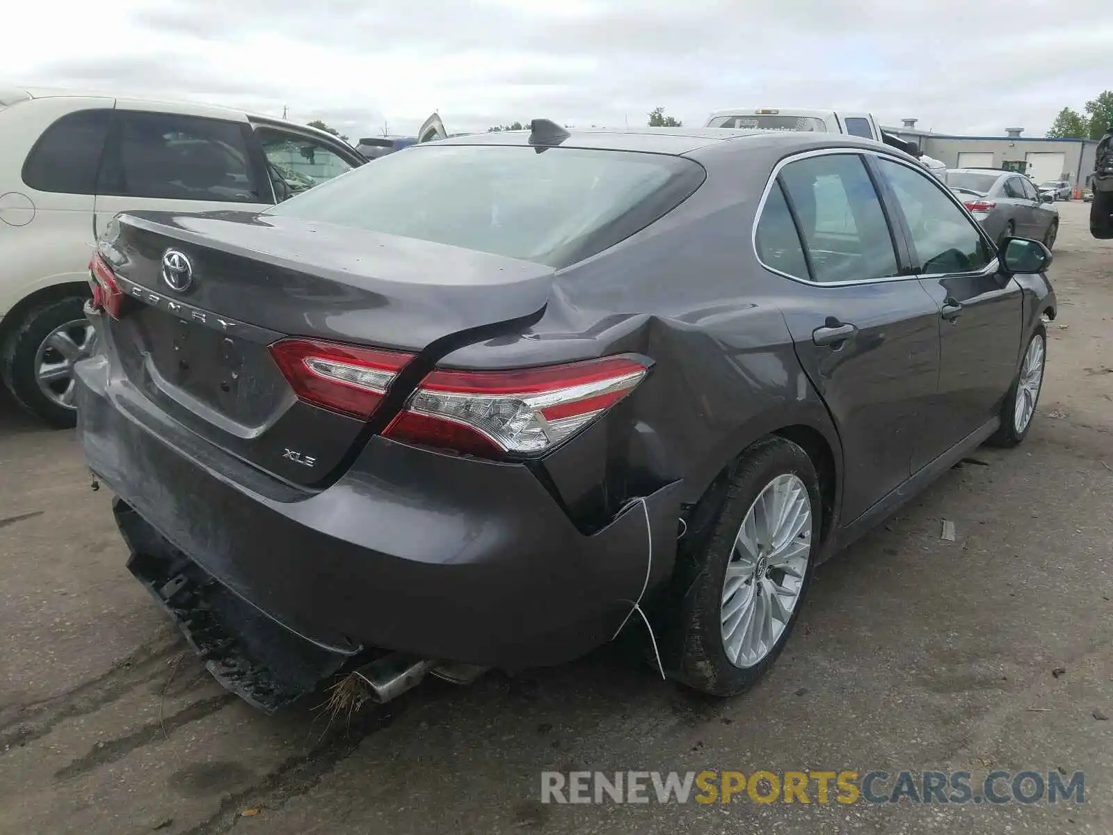 4 Photograph of a damaged car 4T1F11AK2LU910318 TOYOTA CAMRY 2020