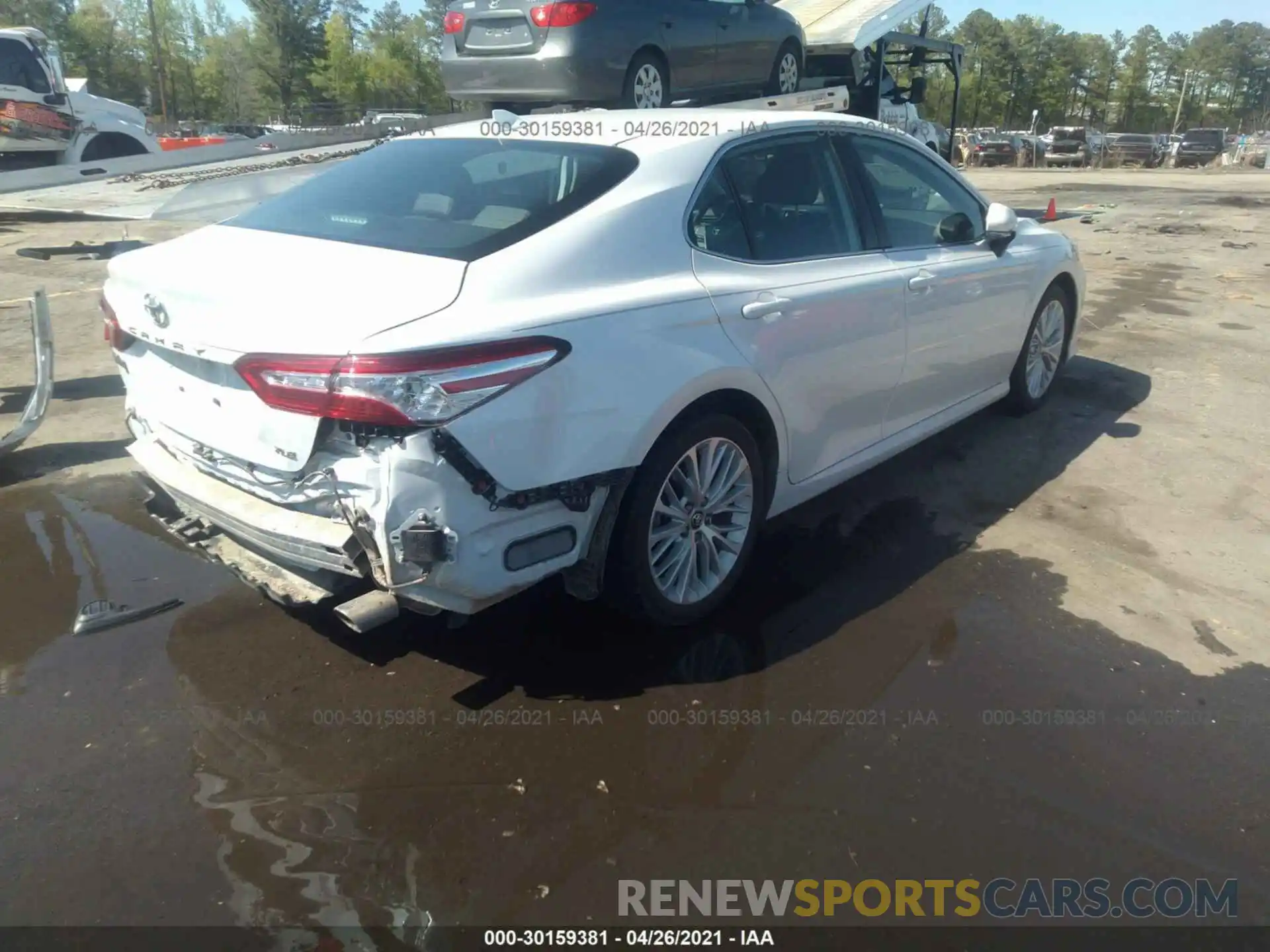 4 Photograph of a damaged car 4T1F11AK2LU922470 TOYOTA CAMRY 2020