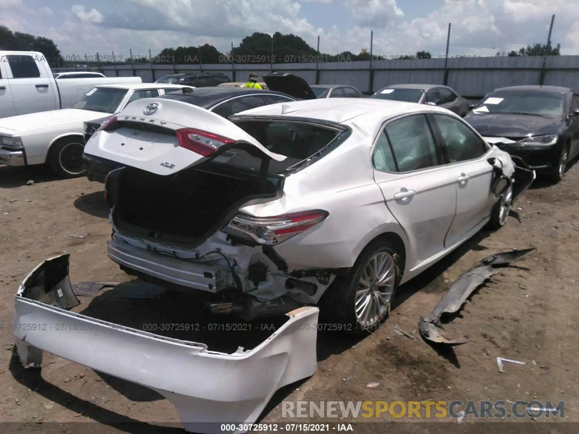 4 Photograph of a damaged car 4T1F11AK3LU306034 TOYOTA CAMRY 2020