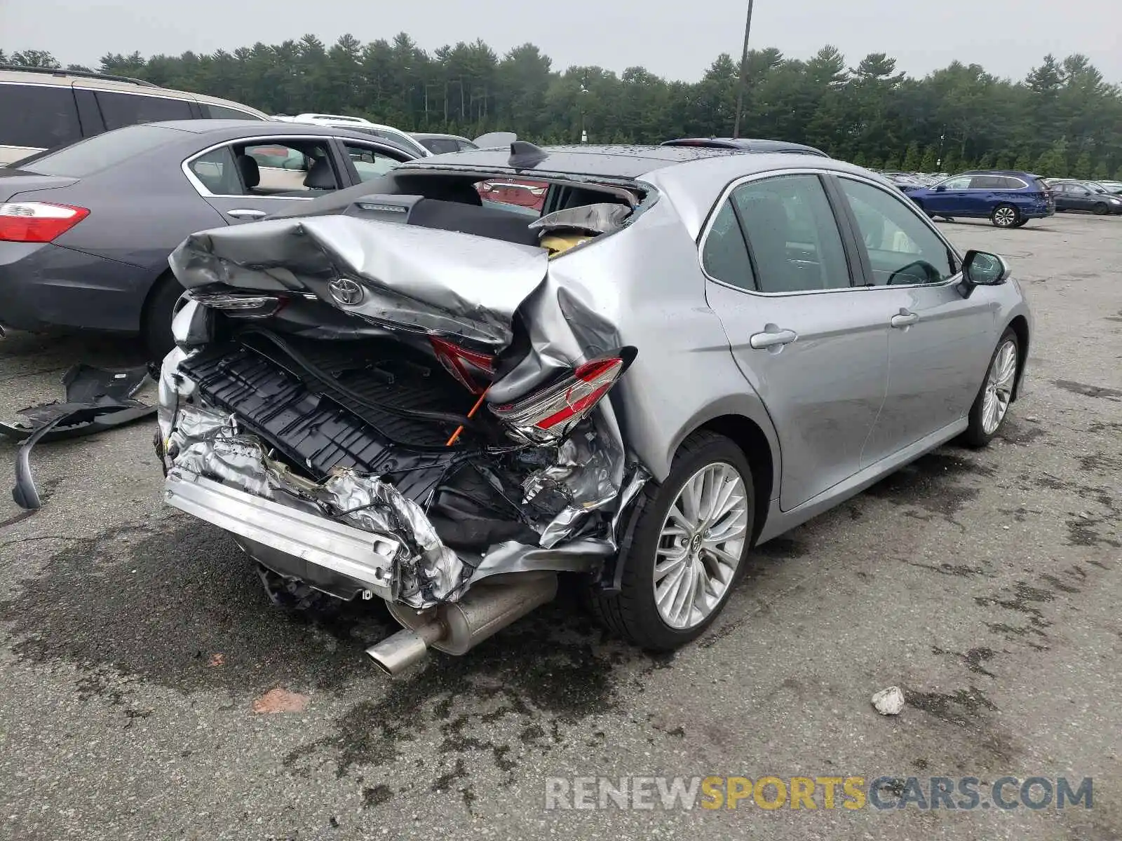 4 Photograph of a damaged car 4T1F11AK3LU866961 TOYOTA CAMRY 2020