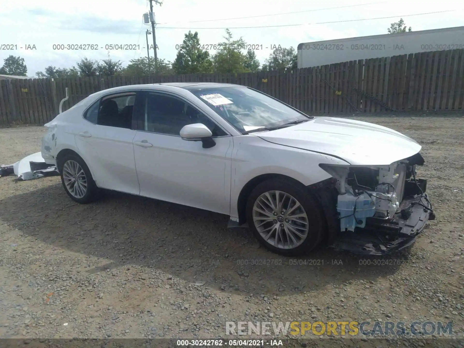 1 Photograph of a damaged car 4T1F11AK3LU922087 TOYOTA CAMRY 2020