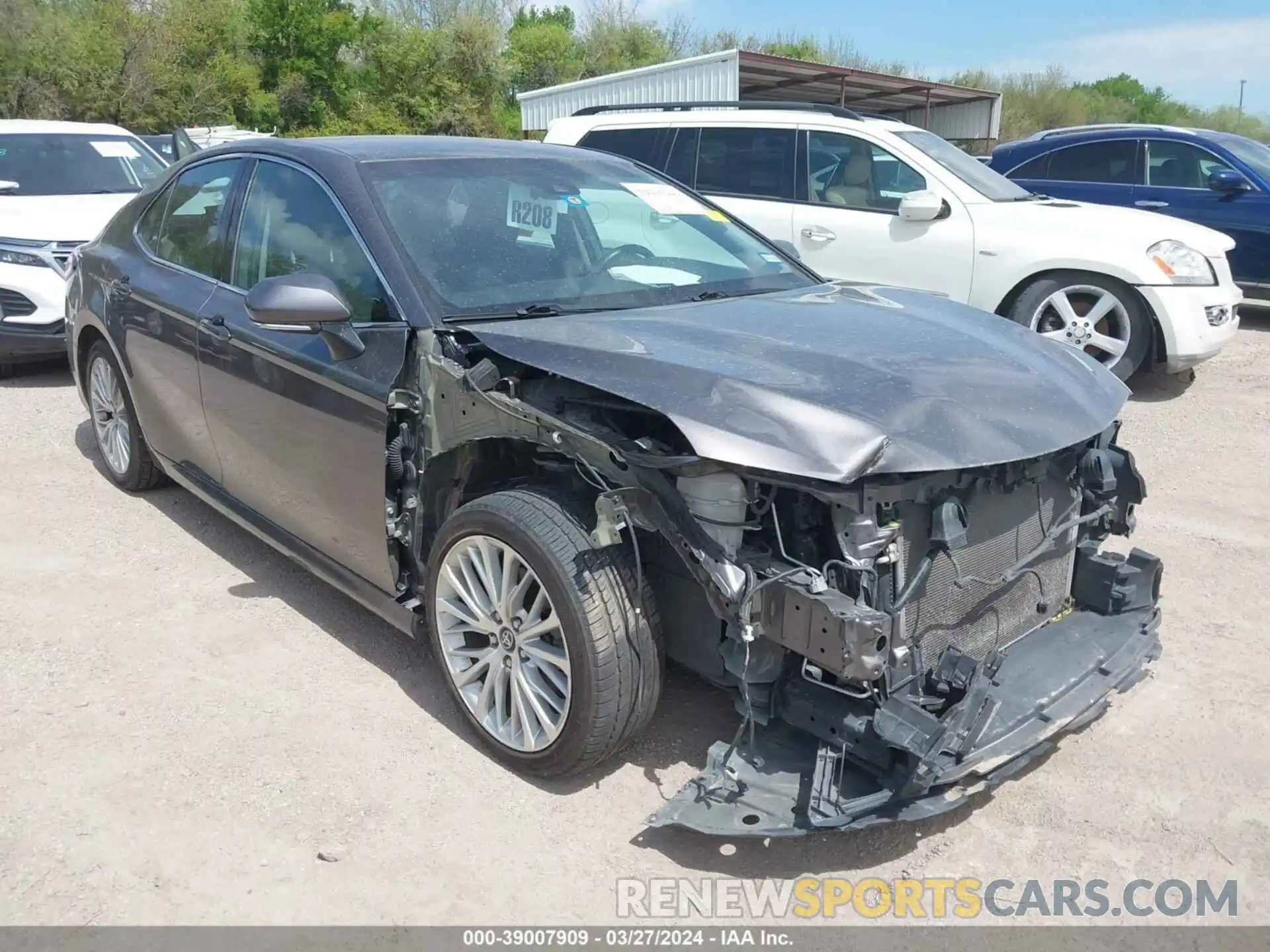 1 Photograph of a damaged car 4T1F11AK3LU931369 TOYOTA CAMRY 2020